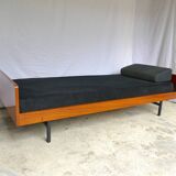Daybed LC8 A.R.P. Pierre Guariche 1955
