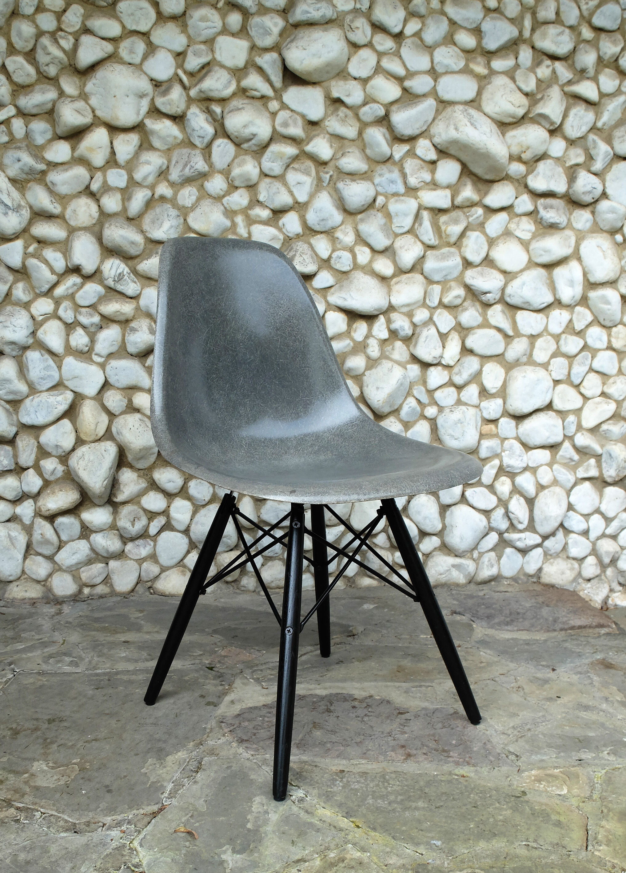 DSW Charles & Ray Eames Chair for Herman Miller Grey Elephant Grey Dowel