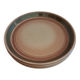 Quatre assiettes vintage en grès