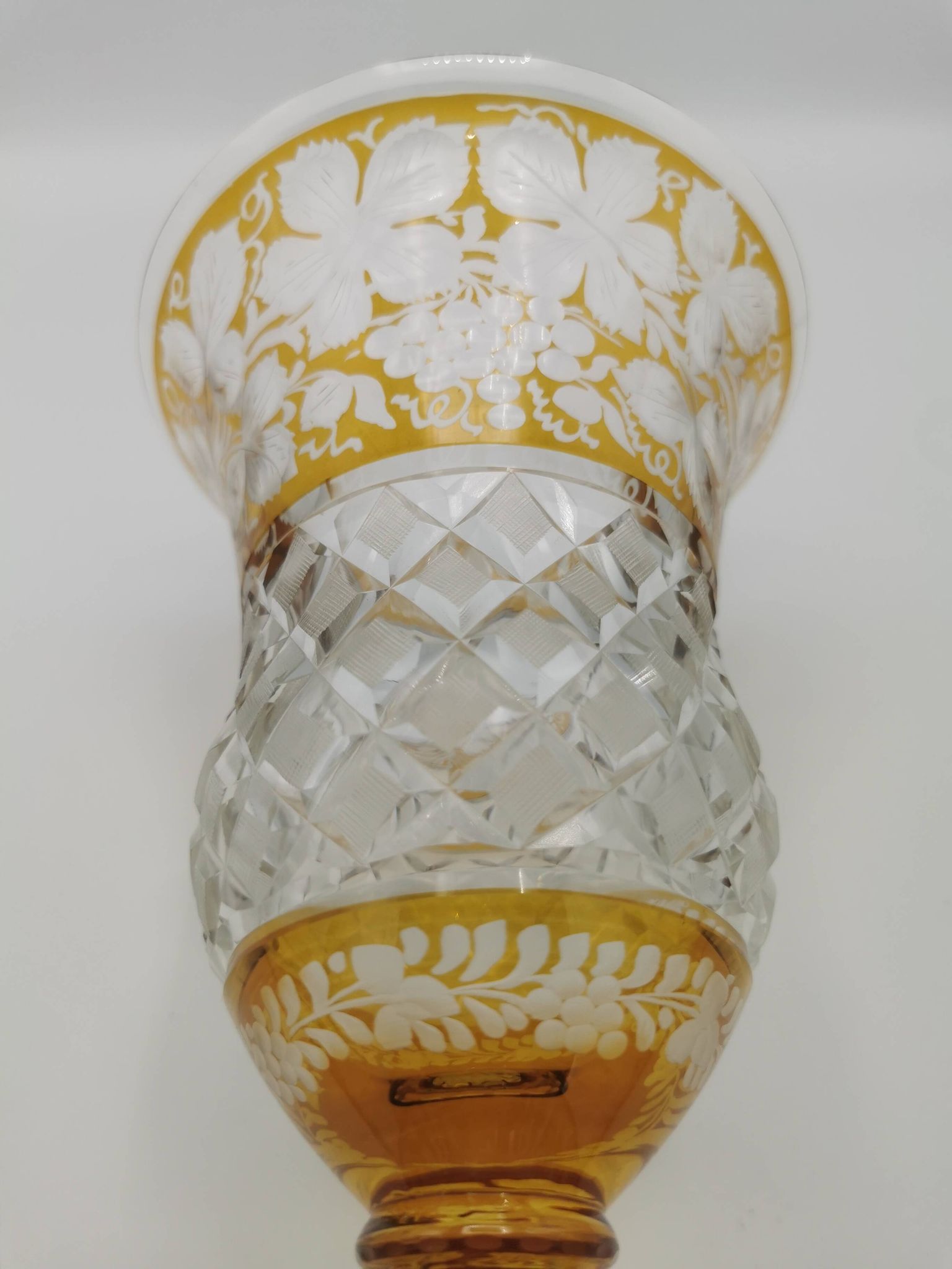 Vase en cristal de bohème jaune ambre