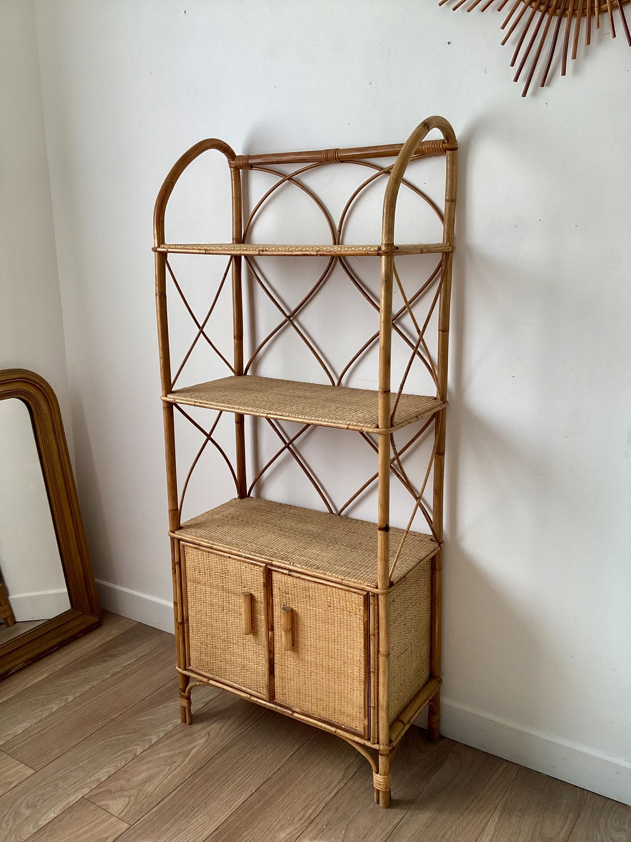 Bookcase shelf in braided wicker, bamboo and rattan
