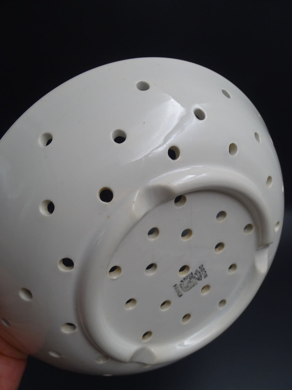 Digoin white earthenware strawberry drain plate - circa 1950 - Vintage