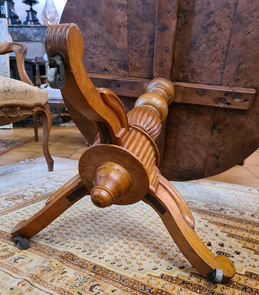 Side table pedestal table in fresne