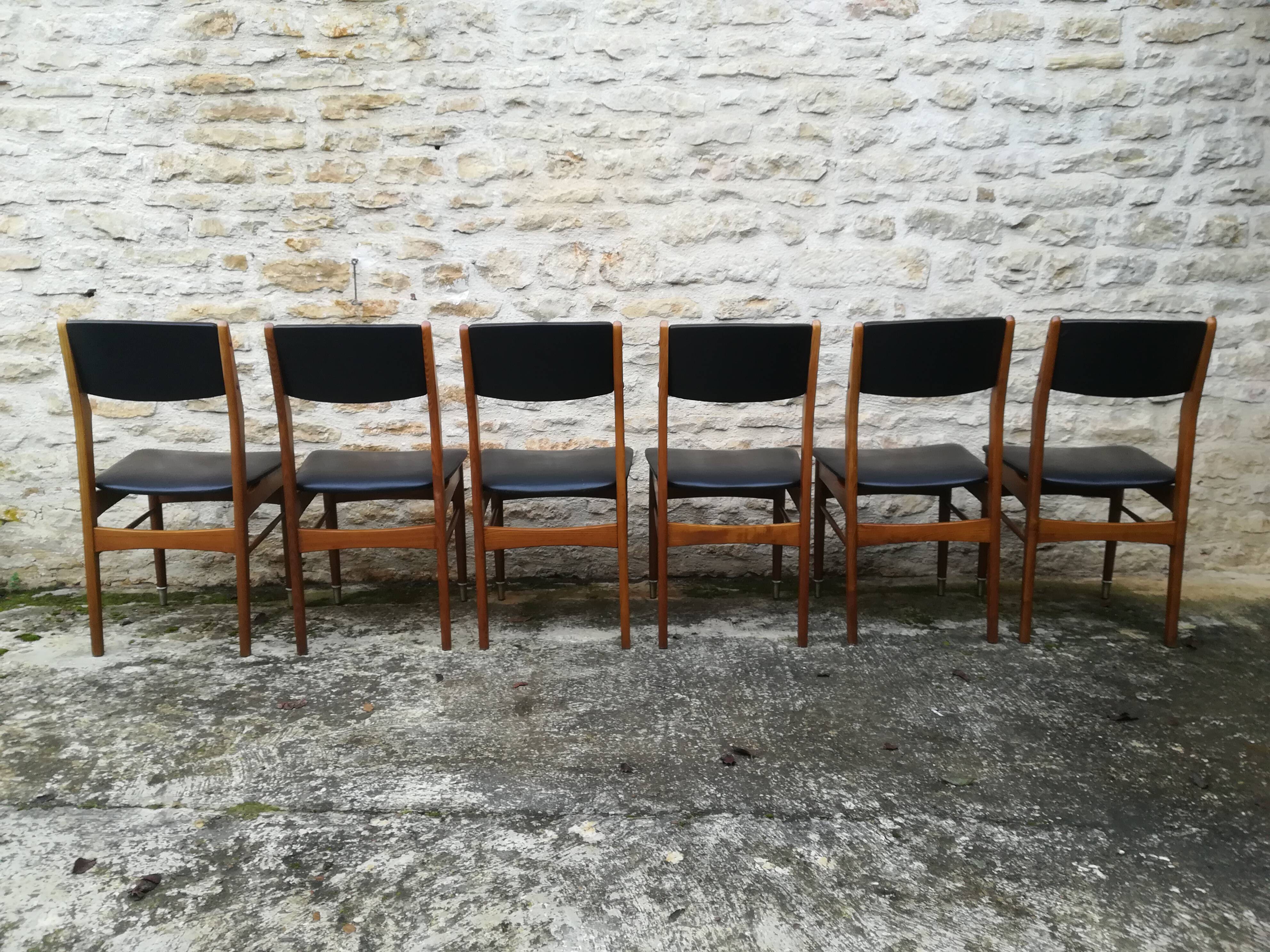 Scandinavian chairs in skaï