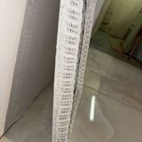 Miroir vintage en rotin blanc à encadrement gothique