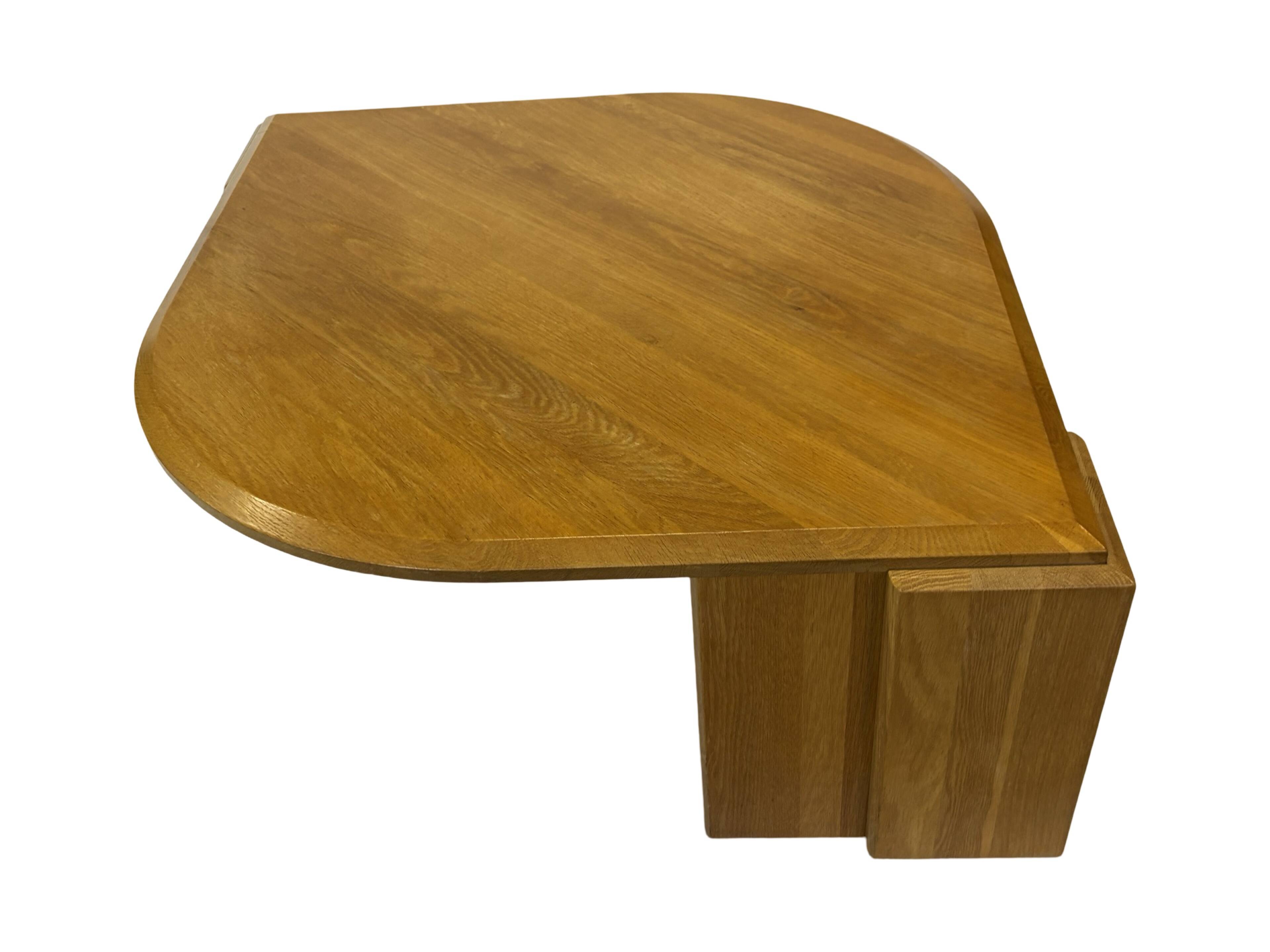 Table basse vintage en forme de larme wabi sabi brutaliste en chêne massif