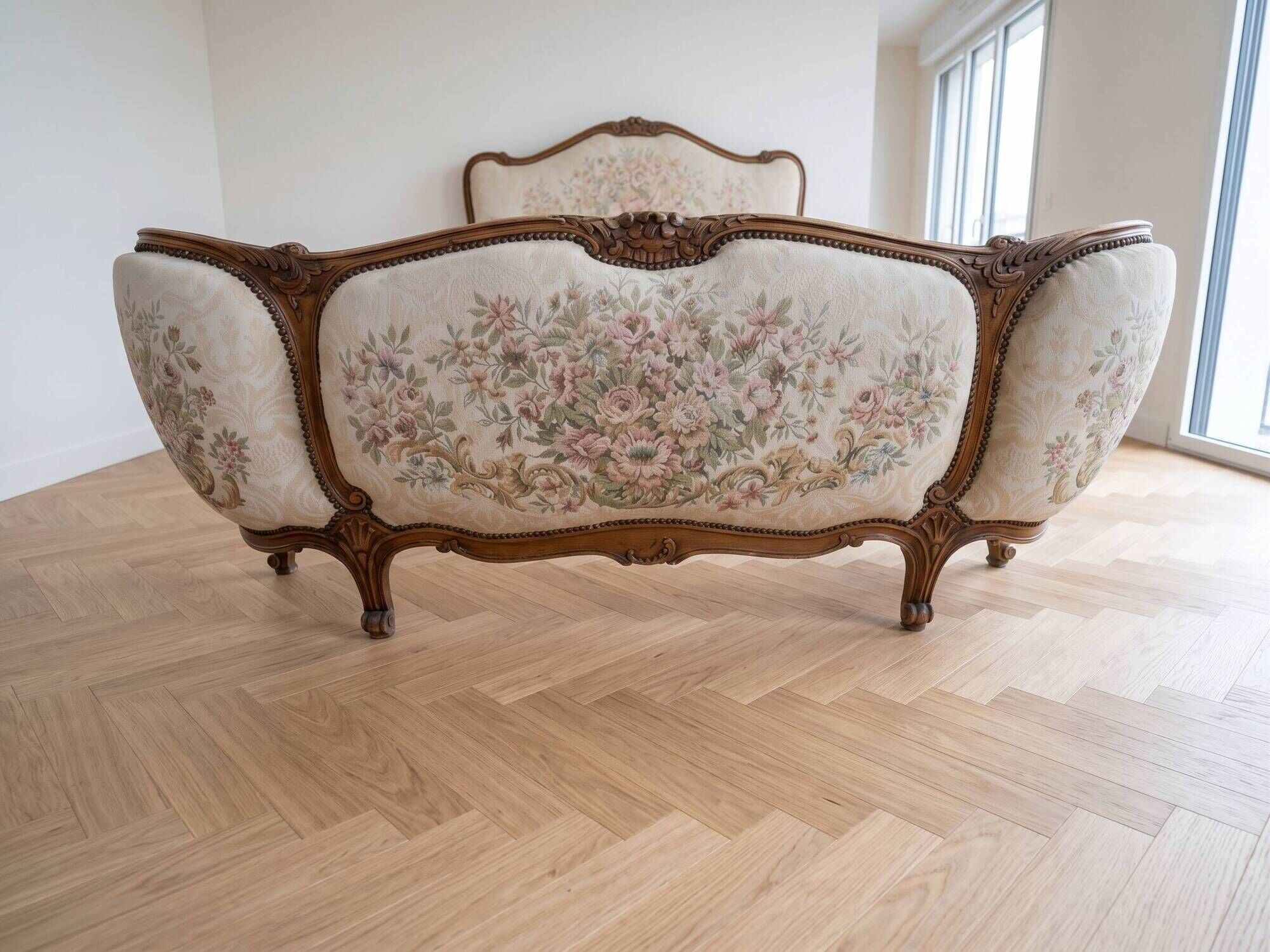 Double bed in Louis XVI style made of wood and floral fabric.