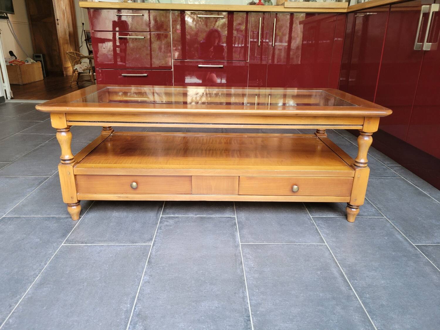 Coffee table with 2 drawers in solid cherry wood and glass.