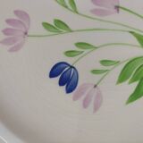 Duo d’assiettes à dessert Gien décor floral bleu et mauve peint à la main