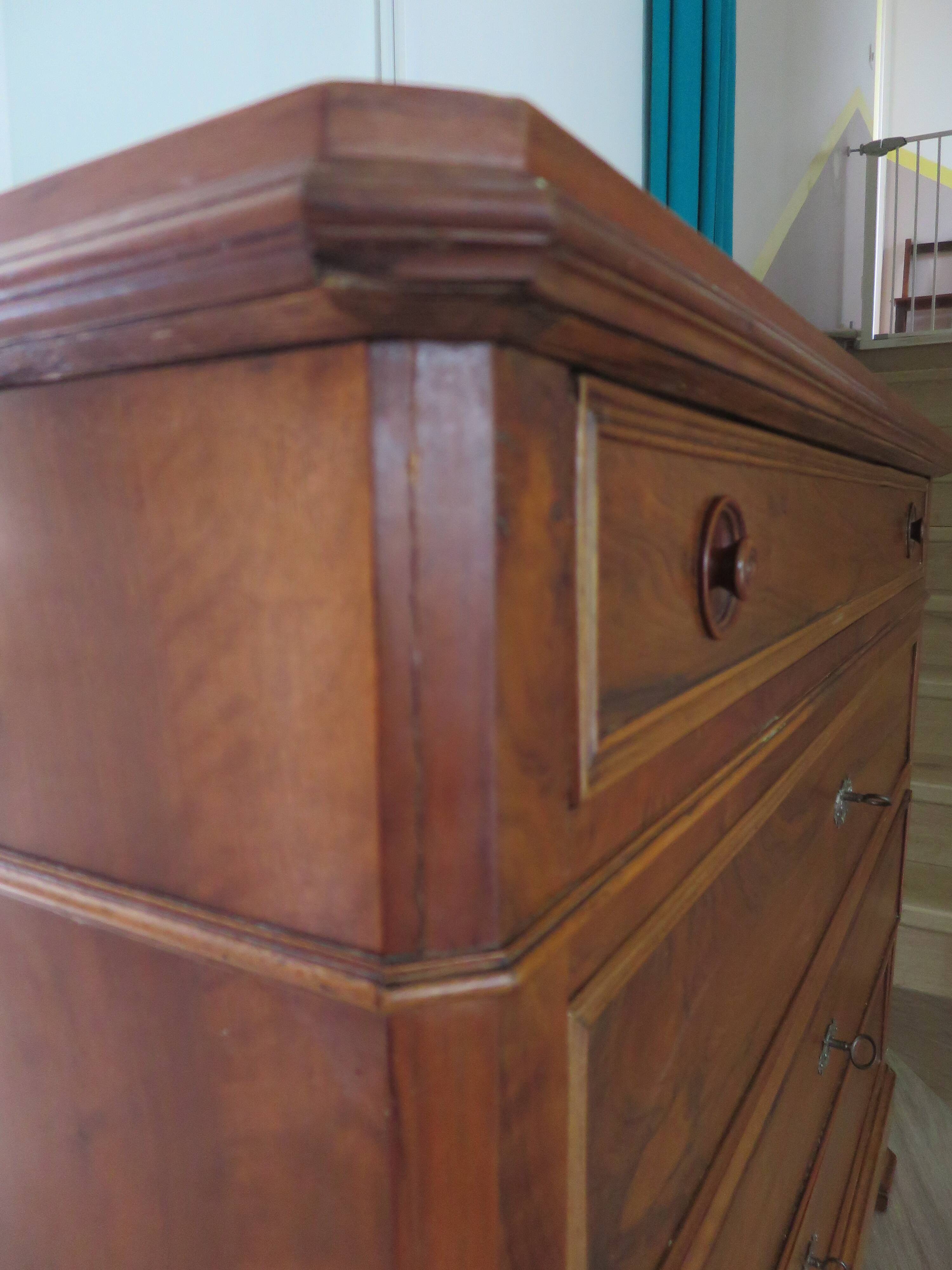 Rare - Pretty old chest of drawers with 4 drawers and 3 locks - In walnut - 1930