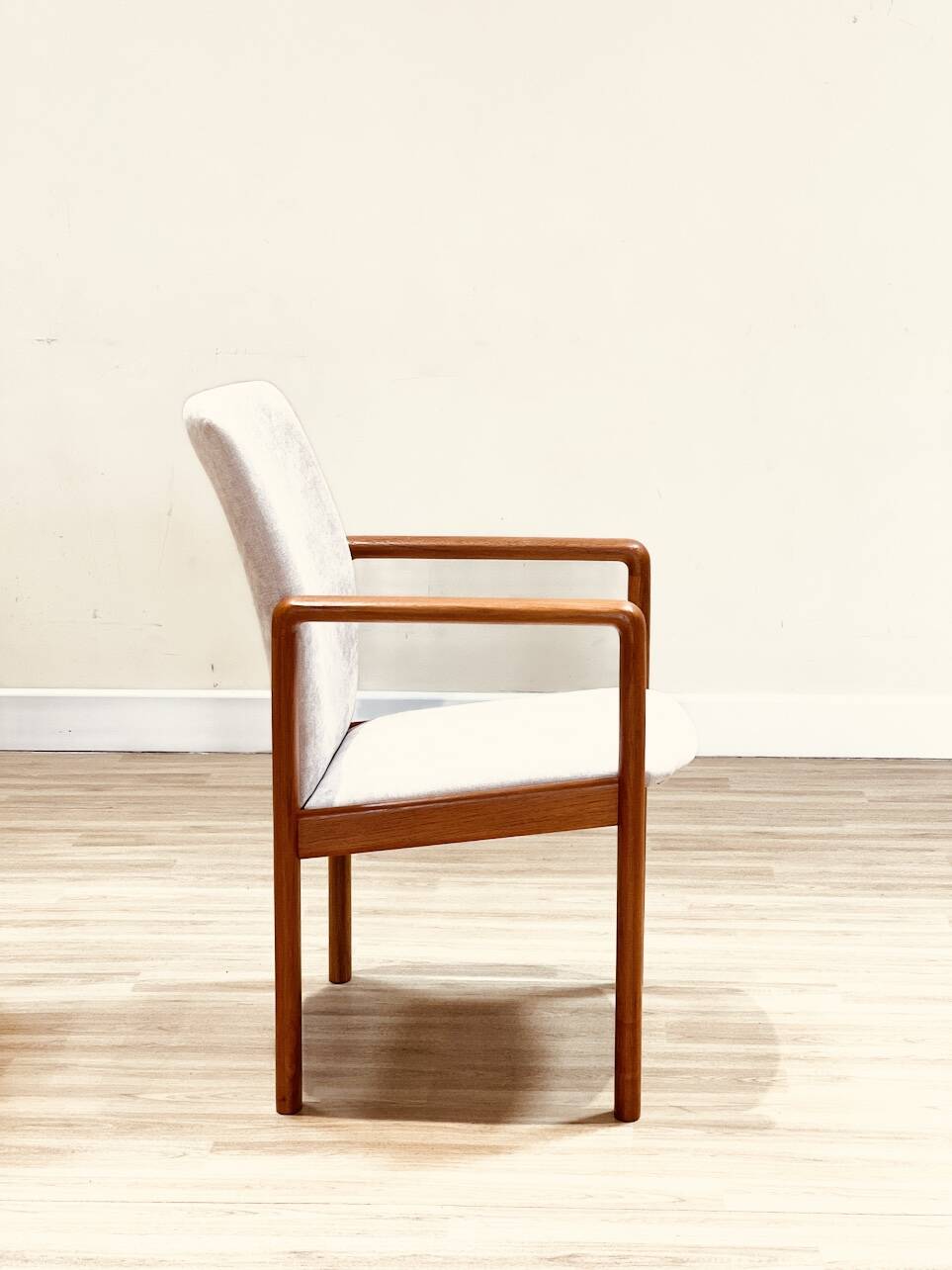 Suite de quatre fauteuils de Dyrlund en teck