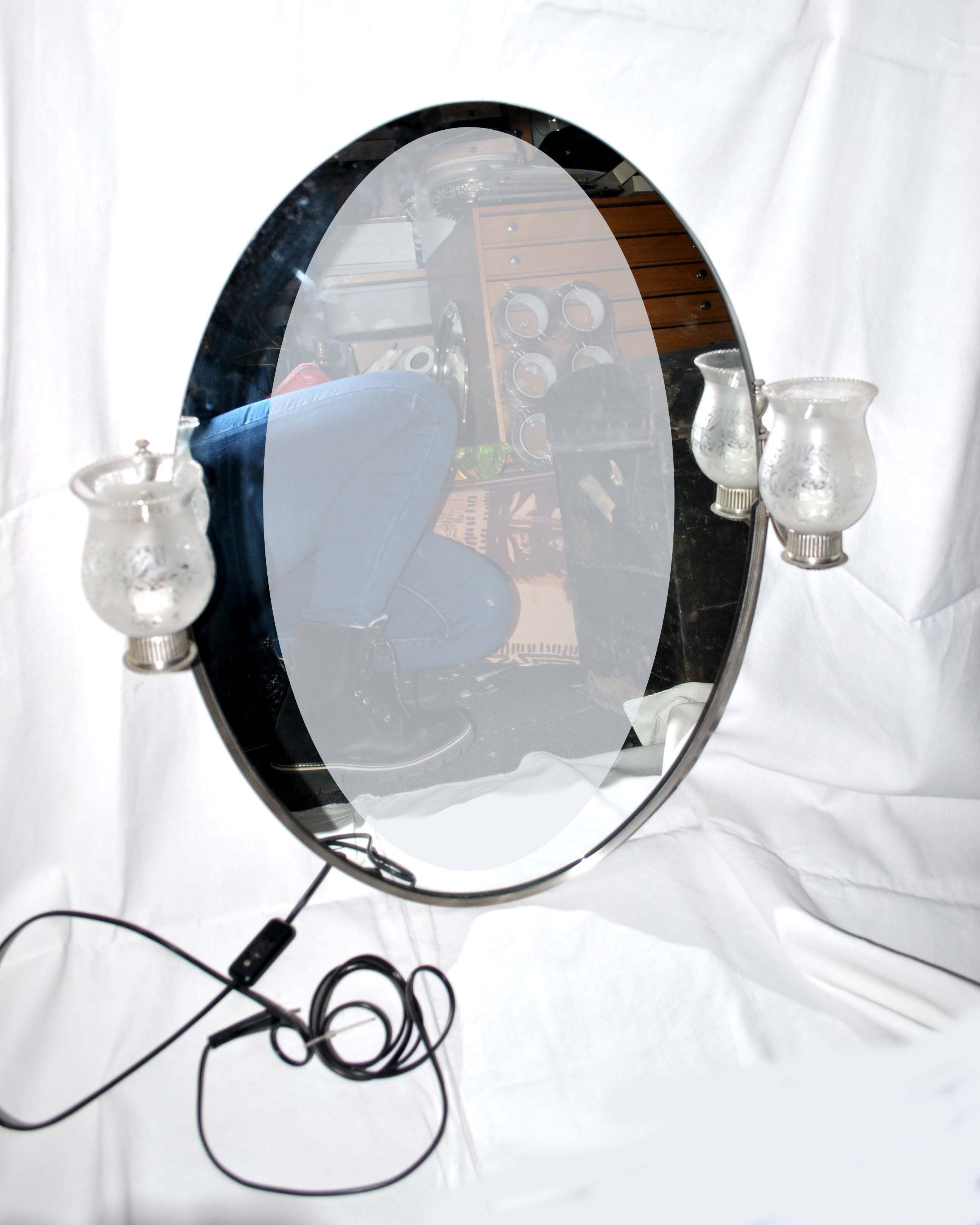 Oval mirror and vintage lamps - Dressing table, bathroom 1970-80