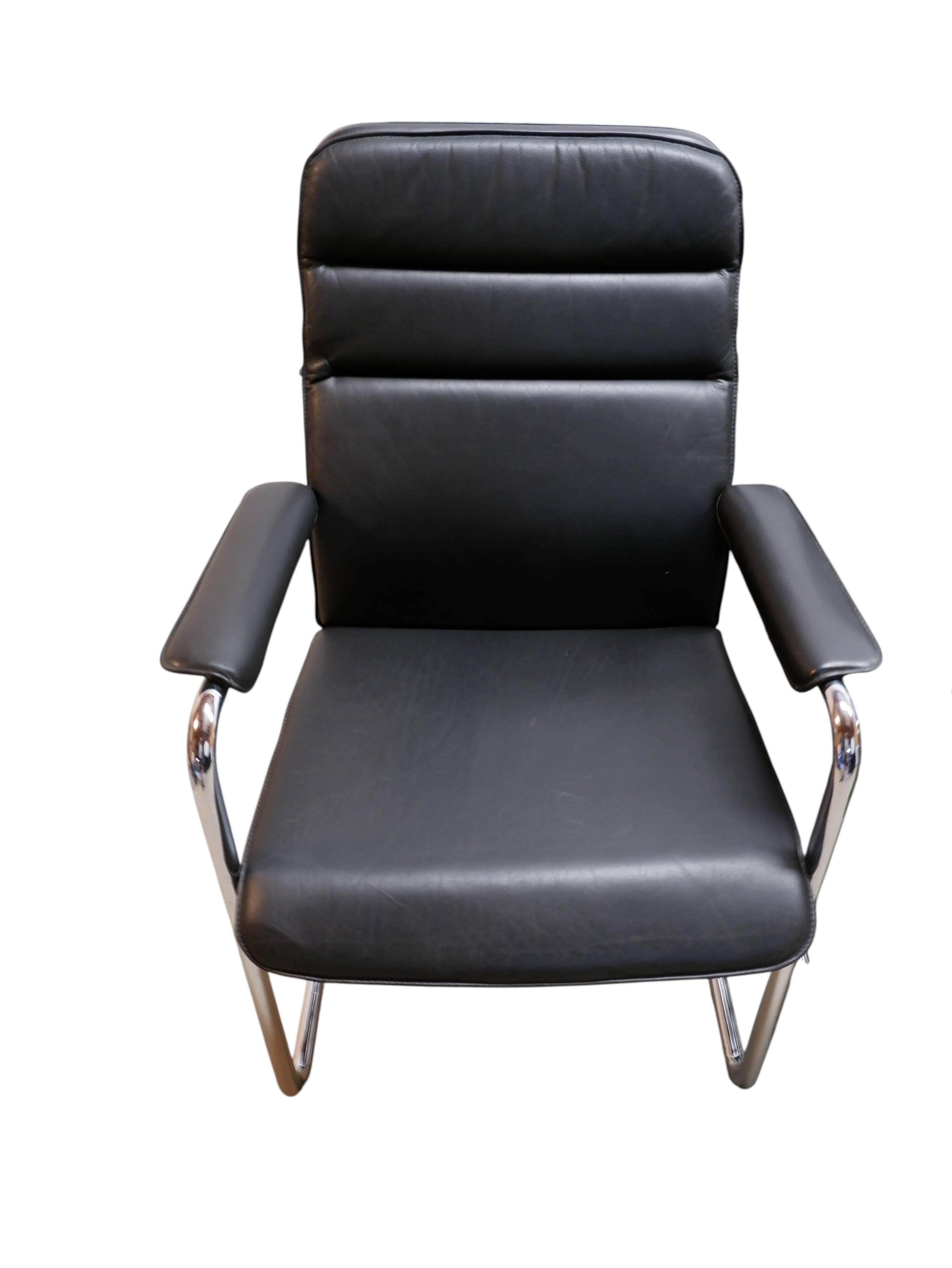 Set of 6 Black leather Thonet chairs