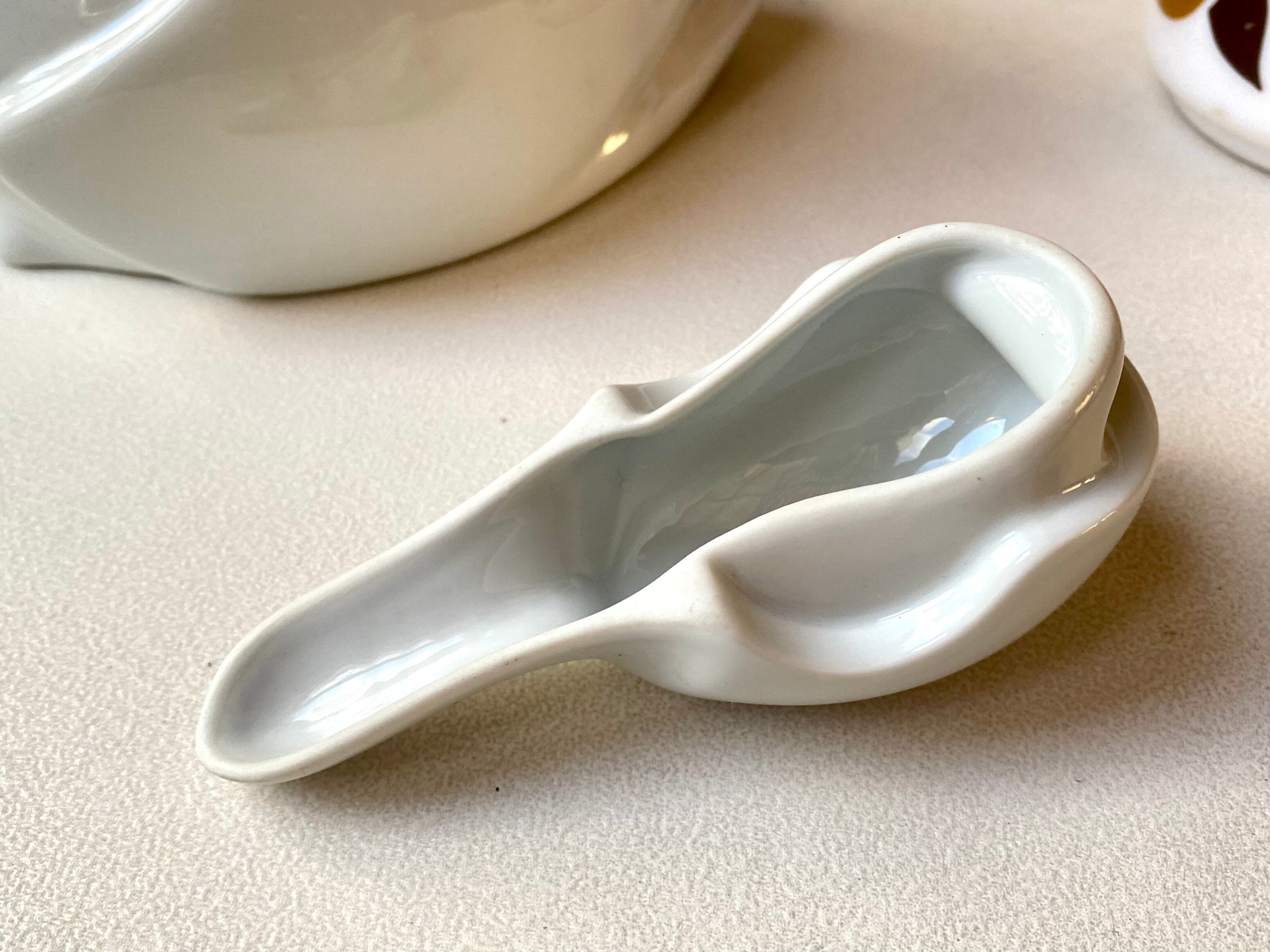 Carafe animalière grande oie in vintage white porcelain 80s