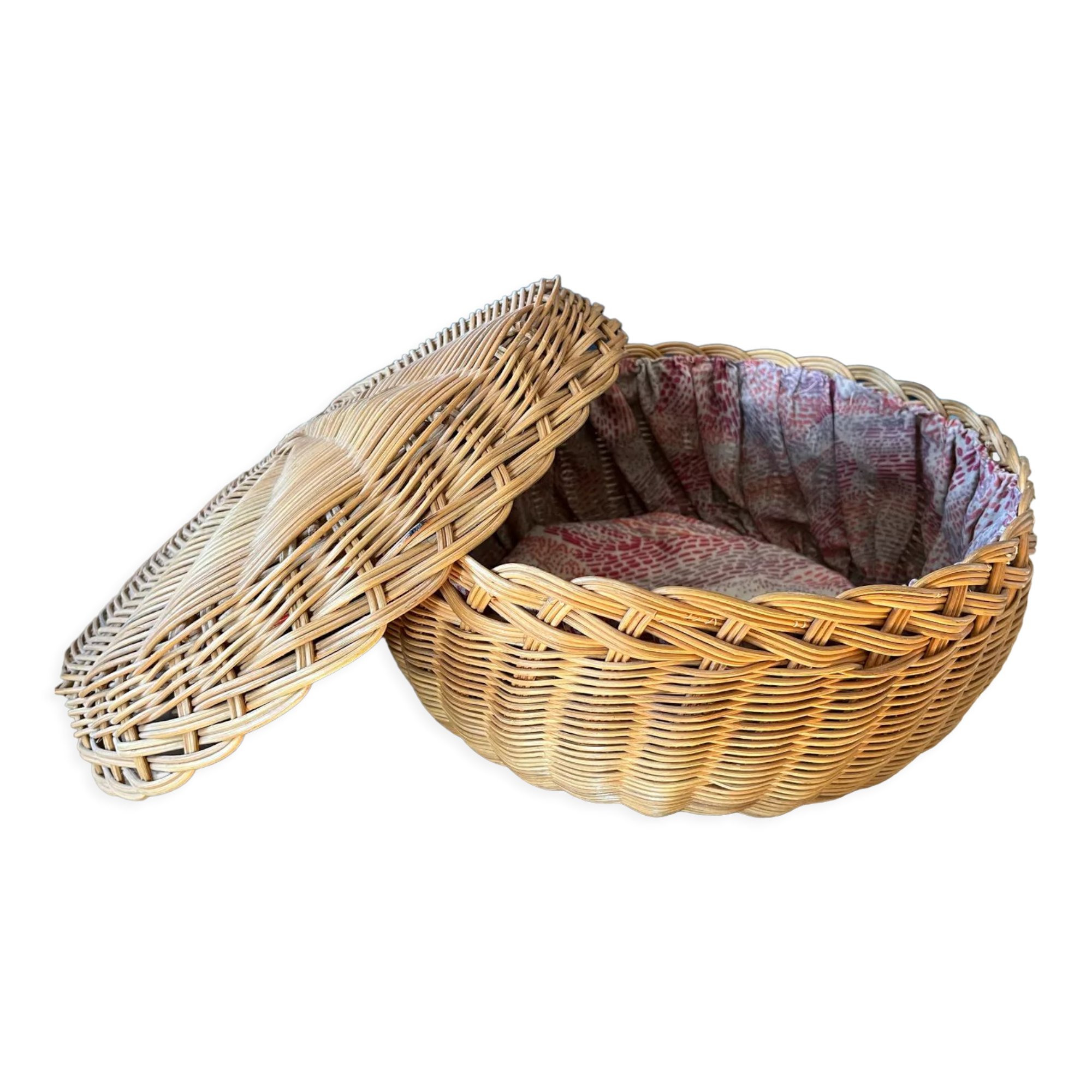 Round rattan basket