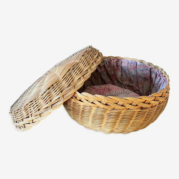 Round rattan basket