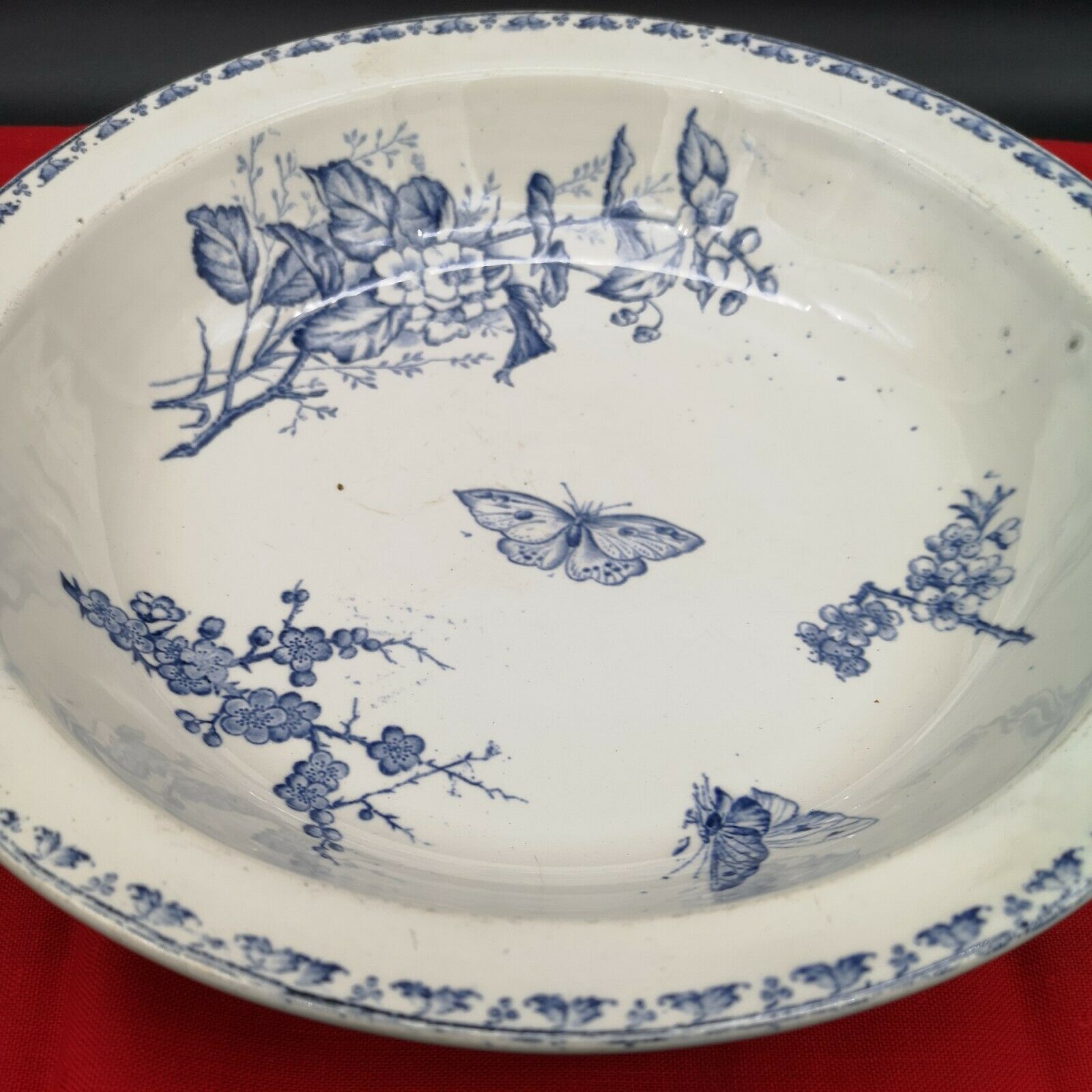 Flat round hollow earthenware Sarreguemines model Carmen Papillon