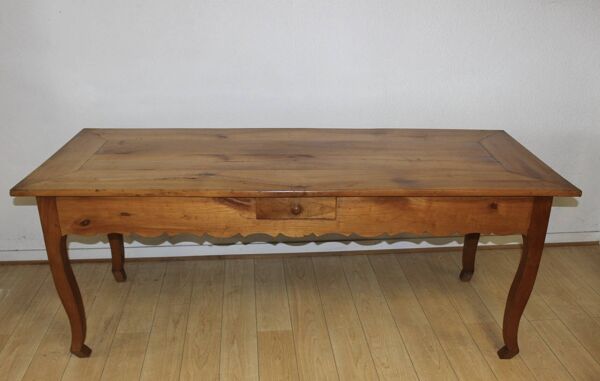 Table de ferme de style Louis XV en Merisier XIX