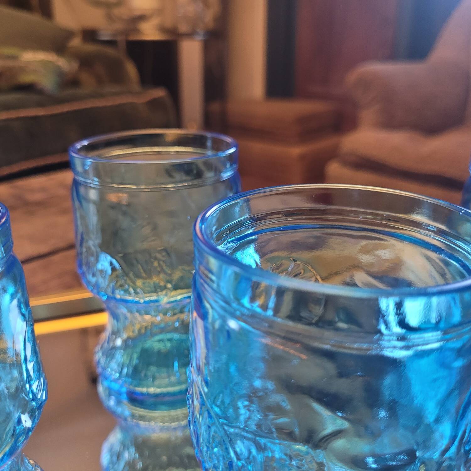 4 verres à orangeade bleus – Italie 70’s, fruits en relief
