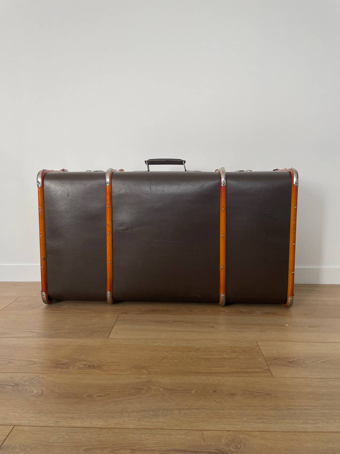 Old storage trunk / suitcase