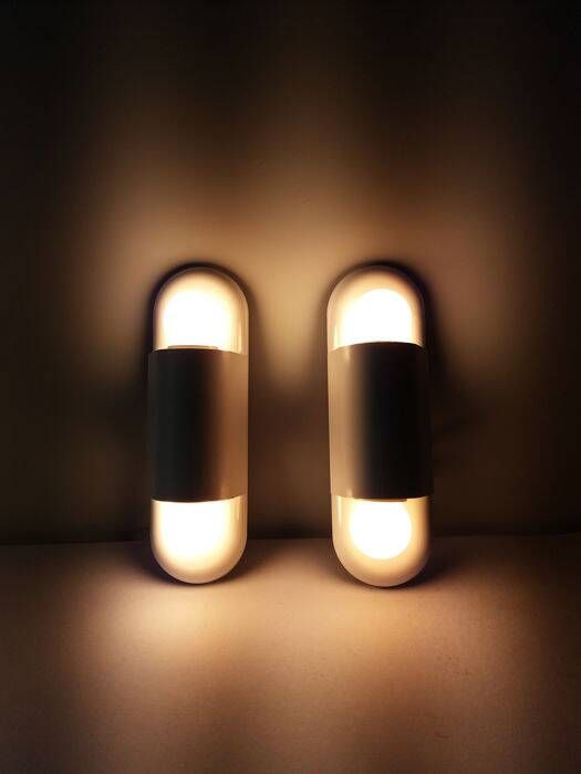 Set of two Italian design wall lights "Dui" by Vico Magistretti for Artemide