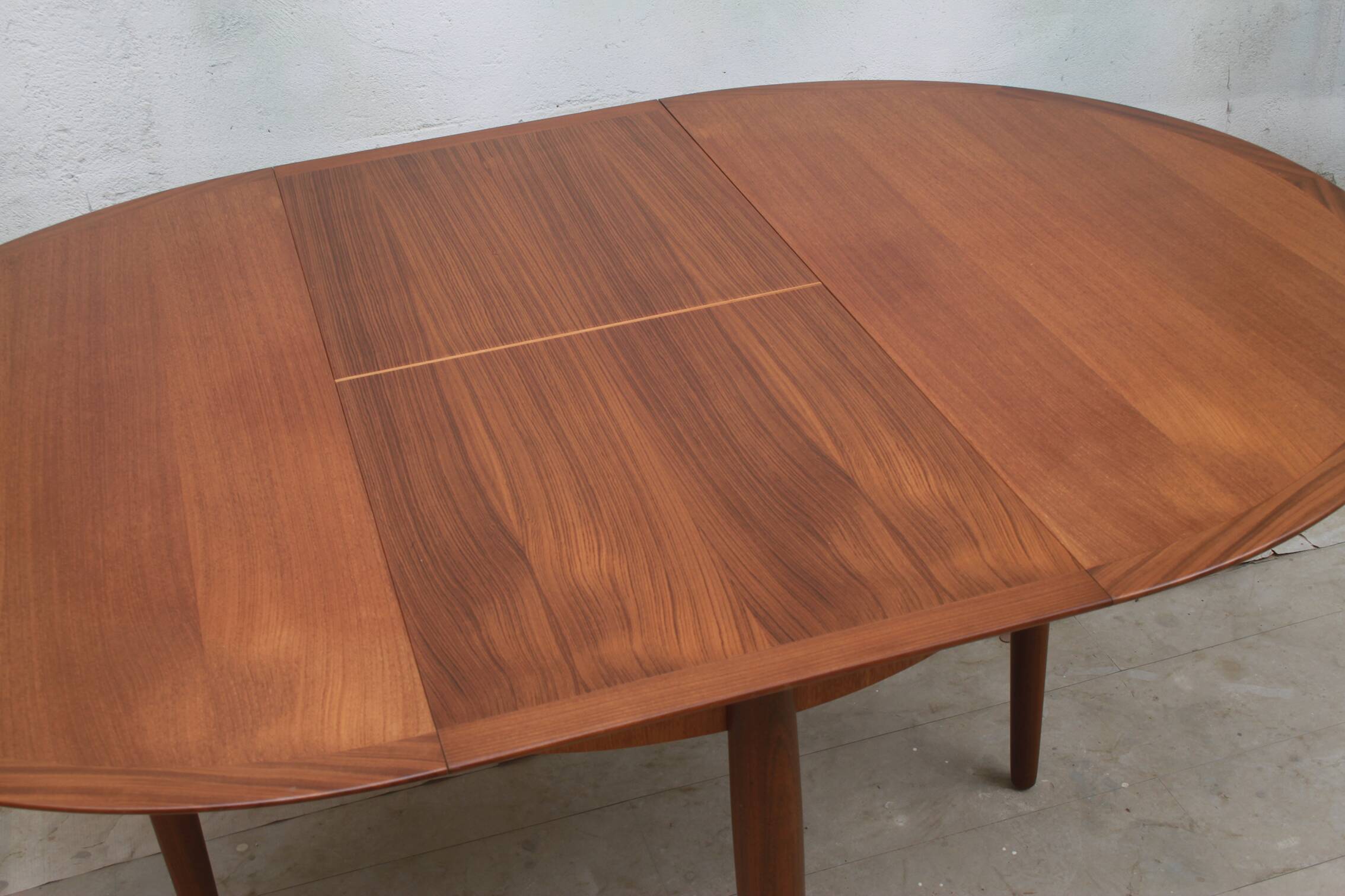 1960s round diningtable in teak from Lübke
