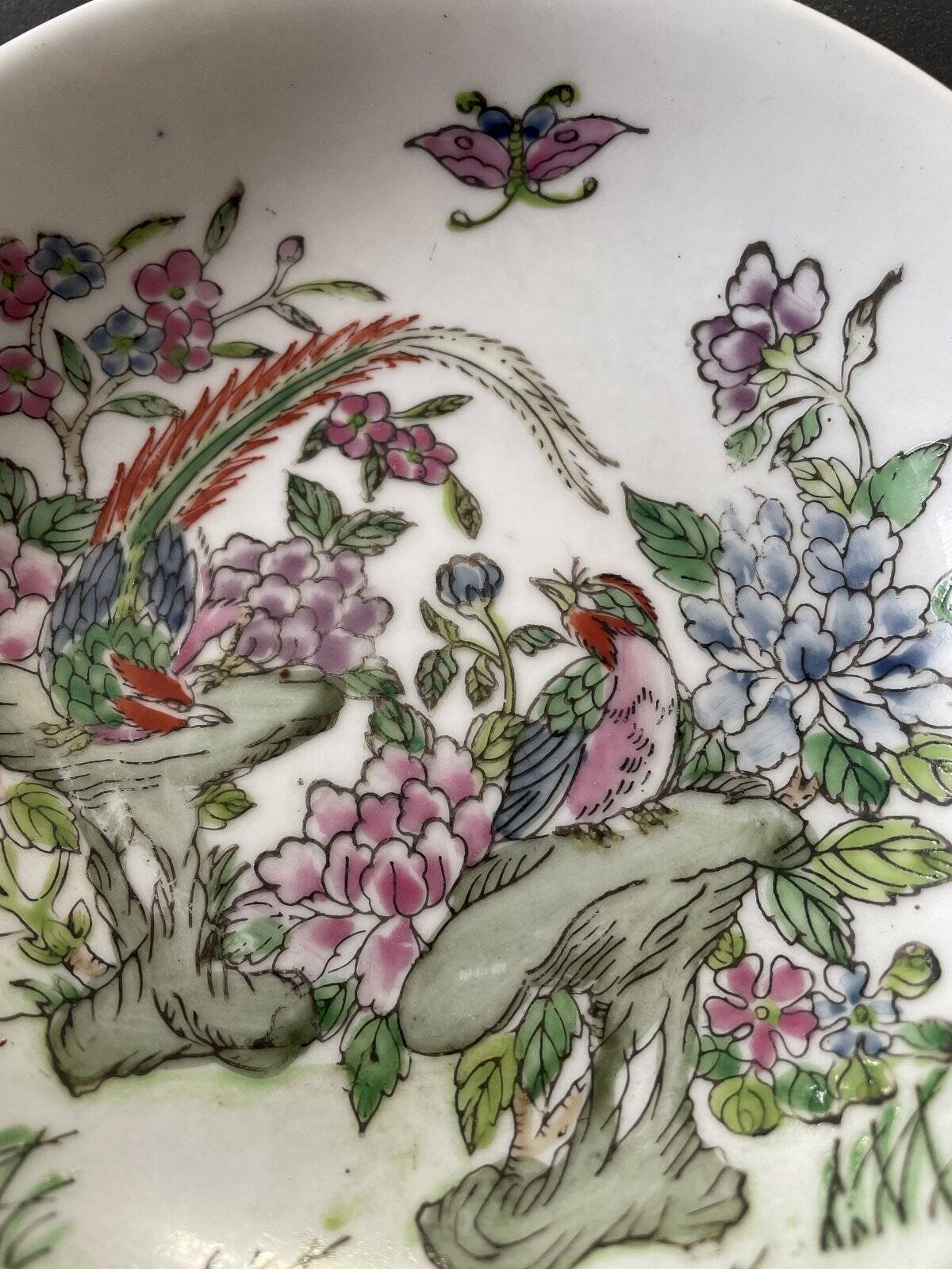 Chinese ceramic bowl with a diameter of 14 cm.
