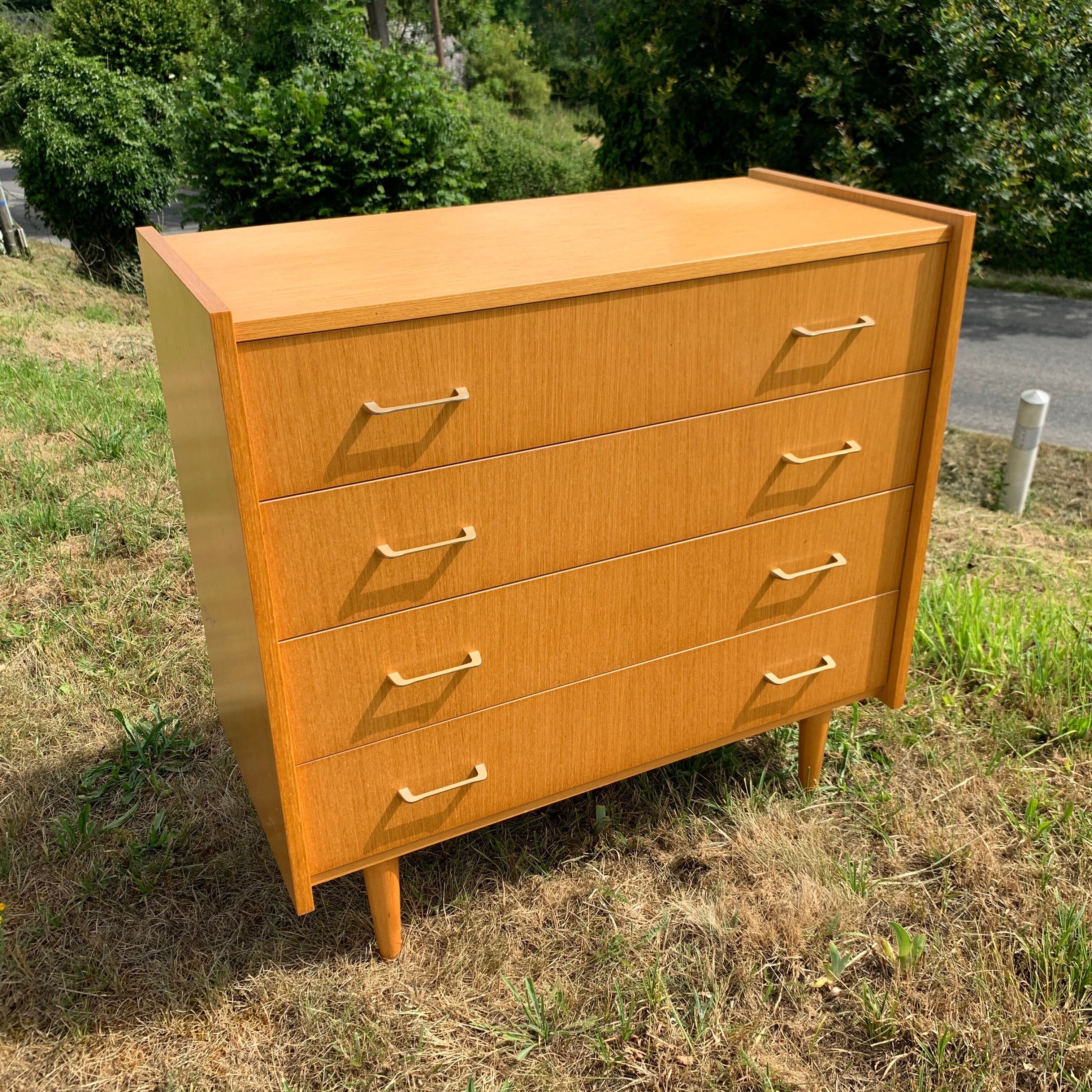 Commode 4 tiroirs vintage en aggloméré plaqué véritable bois