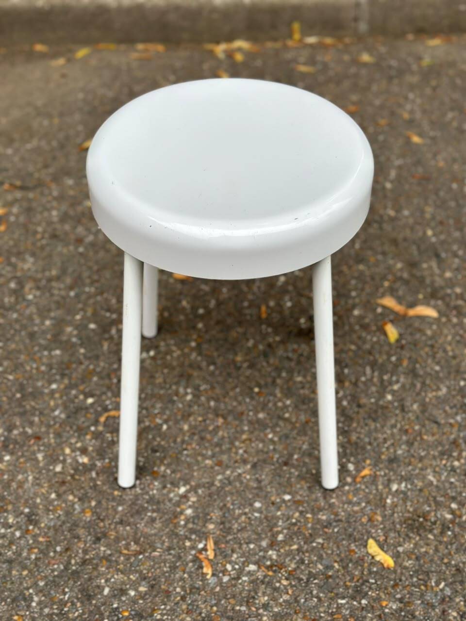 Vintage white stool from the 70s — Space Age / Pop Art design