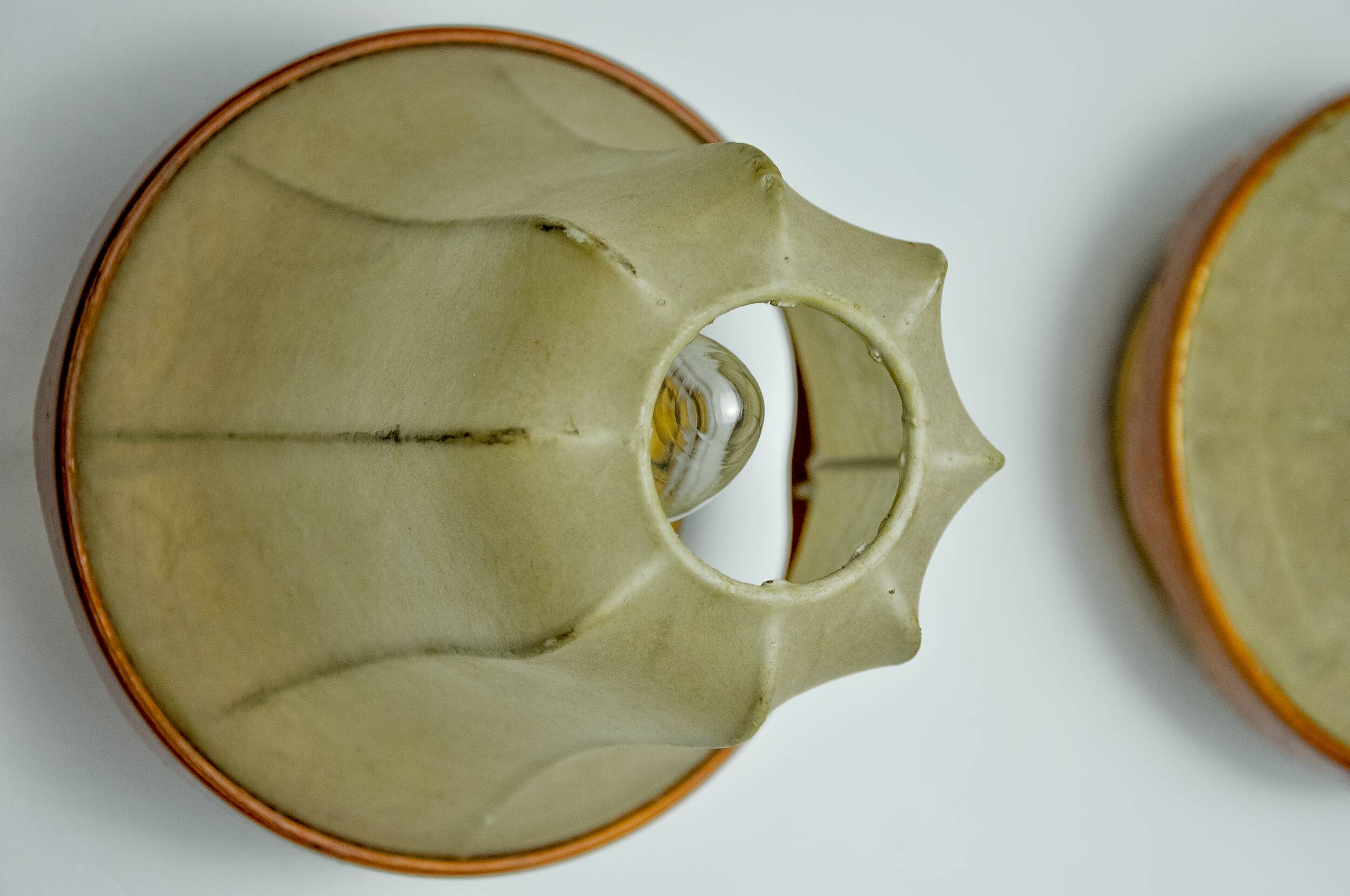 Pair of pear-shaped "cocoon" wall lights, resin and pine, Italy, 1970