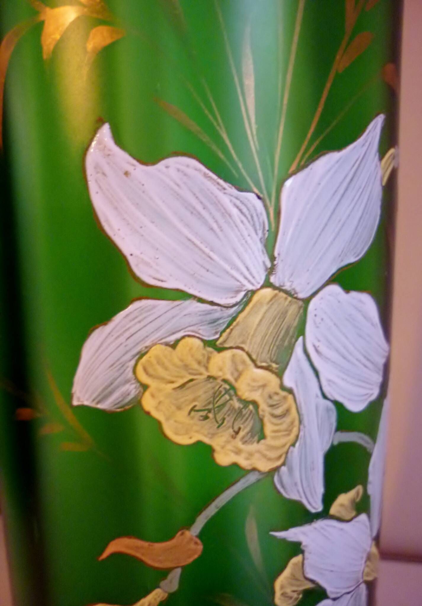 Vase with daffodils in blown glass, enameled, gilded, Legras Montjoye workshops, art nouveau
