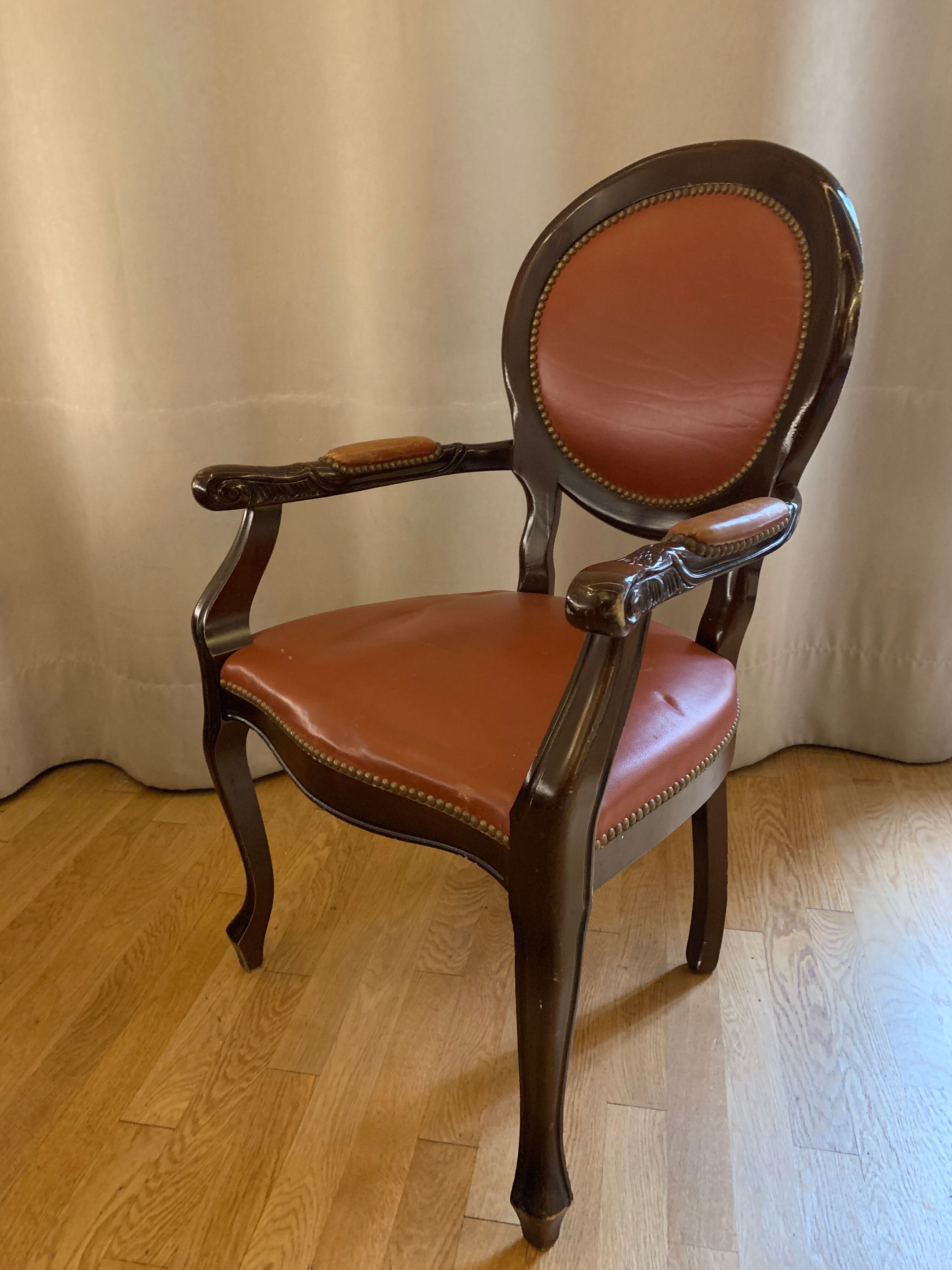 Muscat leather medallion armchair