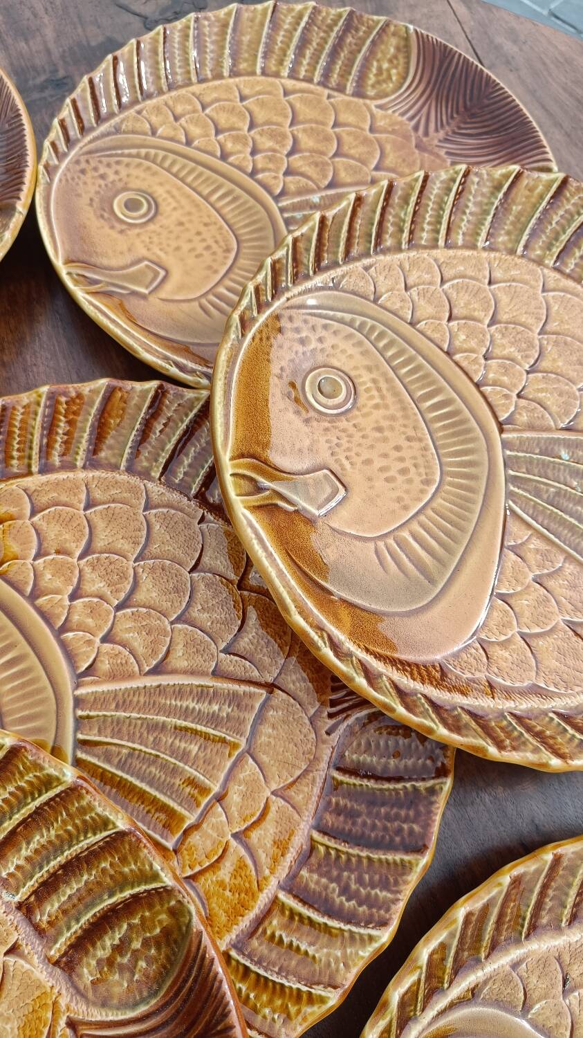 Service of 12 fish barbotine plates – antique faience from Sarreguemines