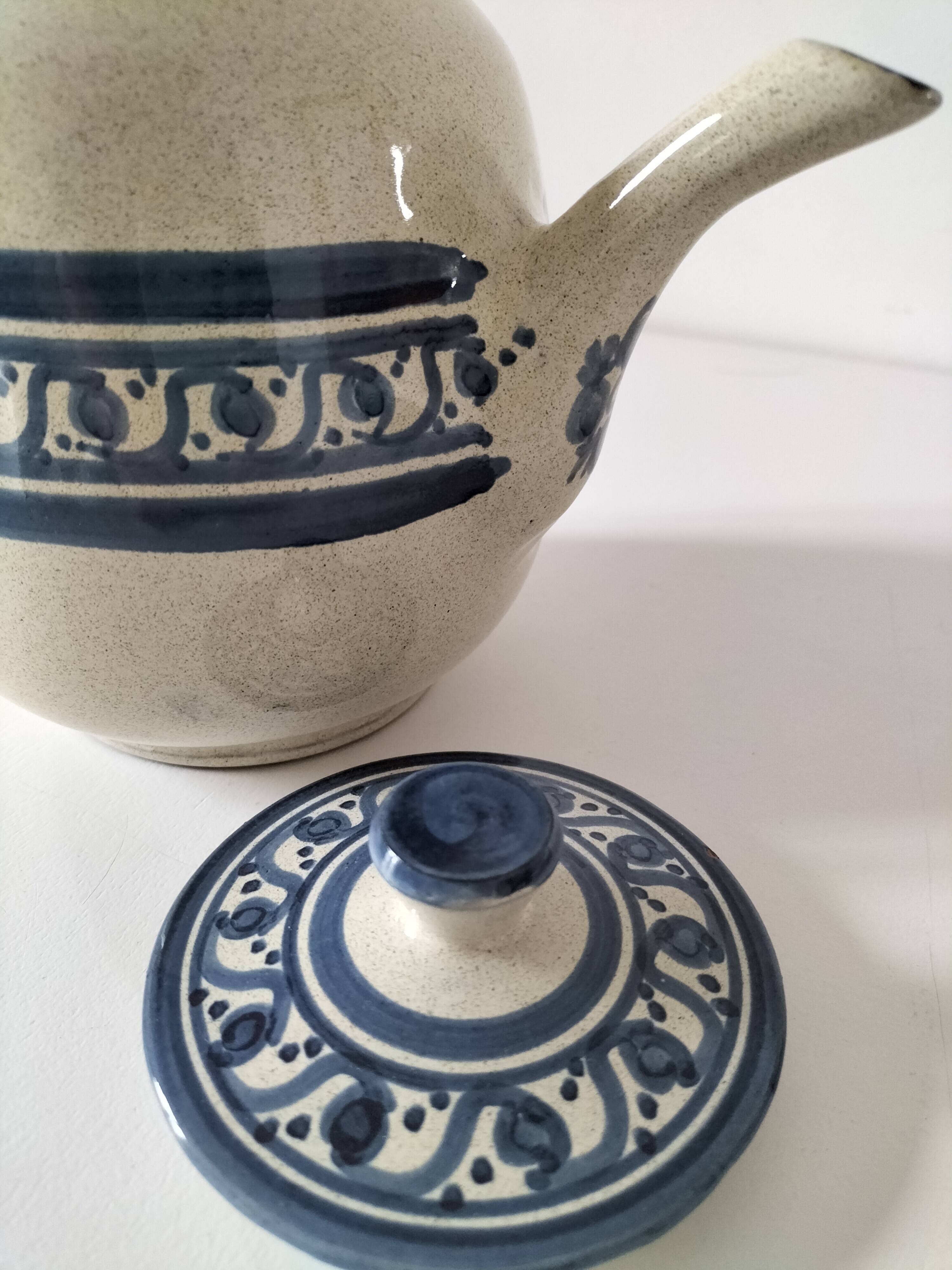 Théière artisanale grès beige moucheté et décor bleu