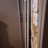 Rectangular mirror in light grey painted wood and beveled glass