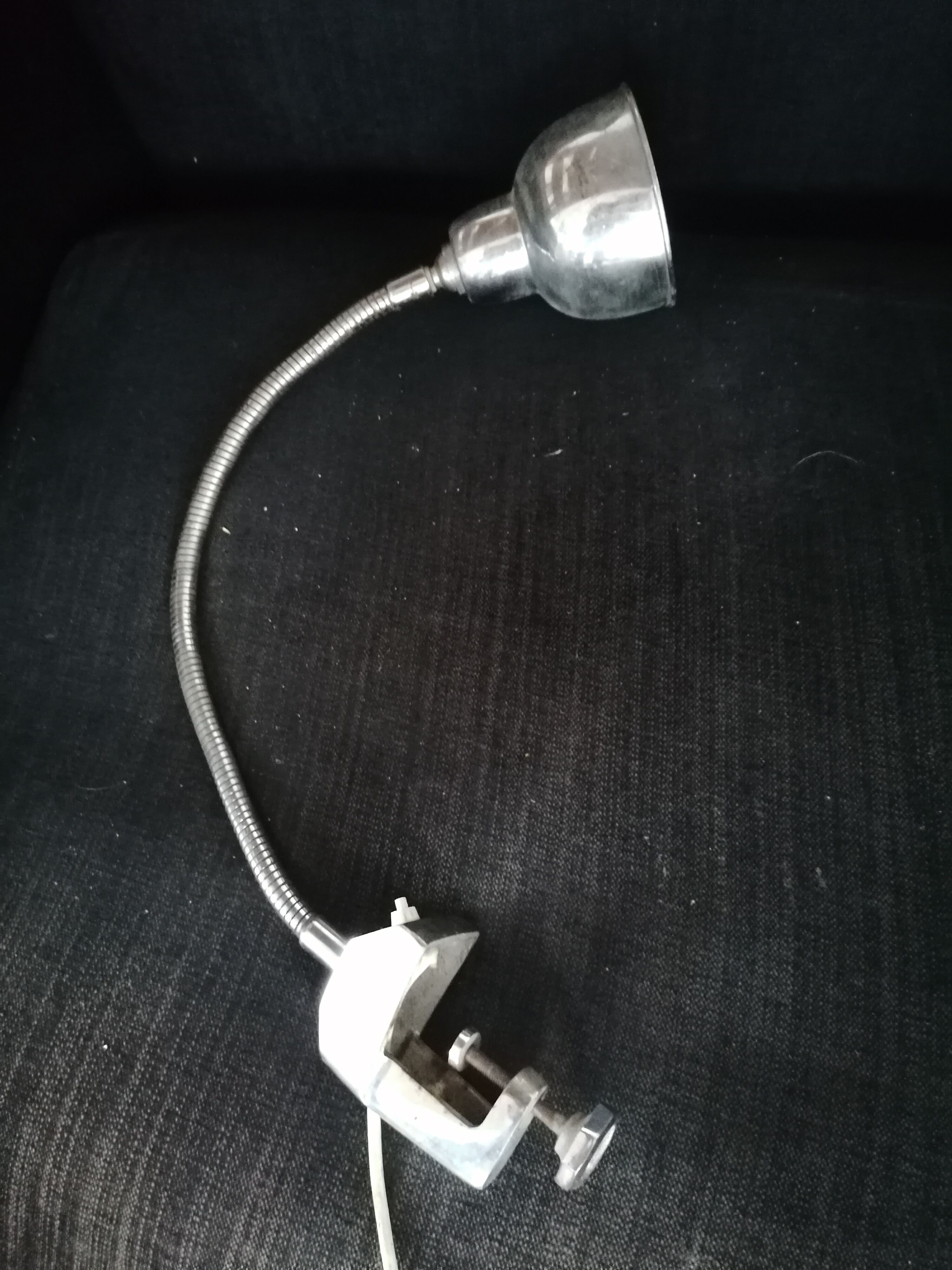 Flexible desk lamp fastening