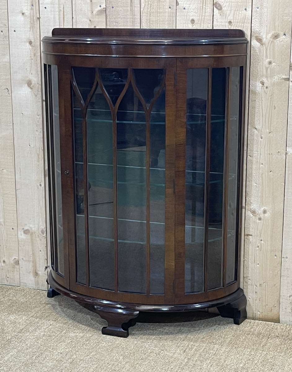 English mahogany showcase from the 1930s
