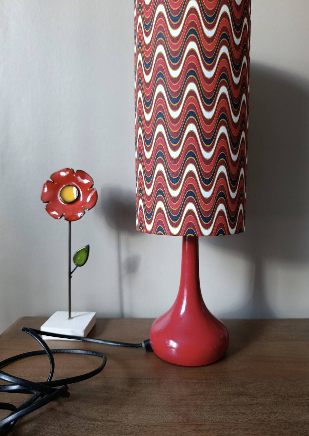 Red seventies lamp, tubular lampshade with ripple print