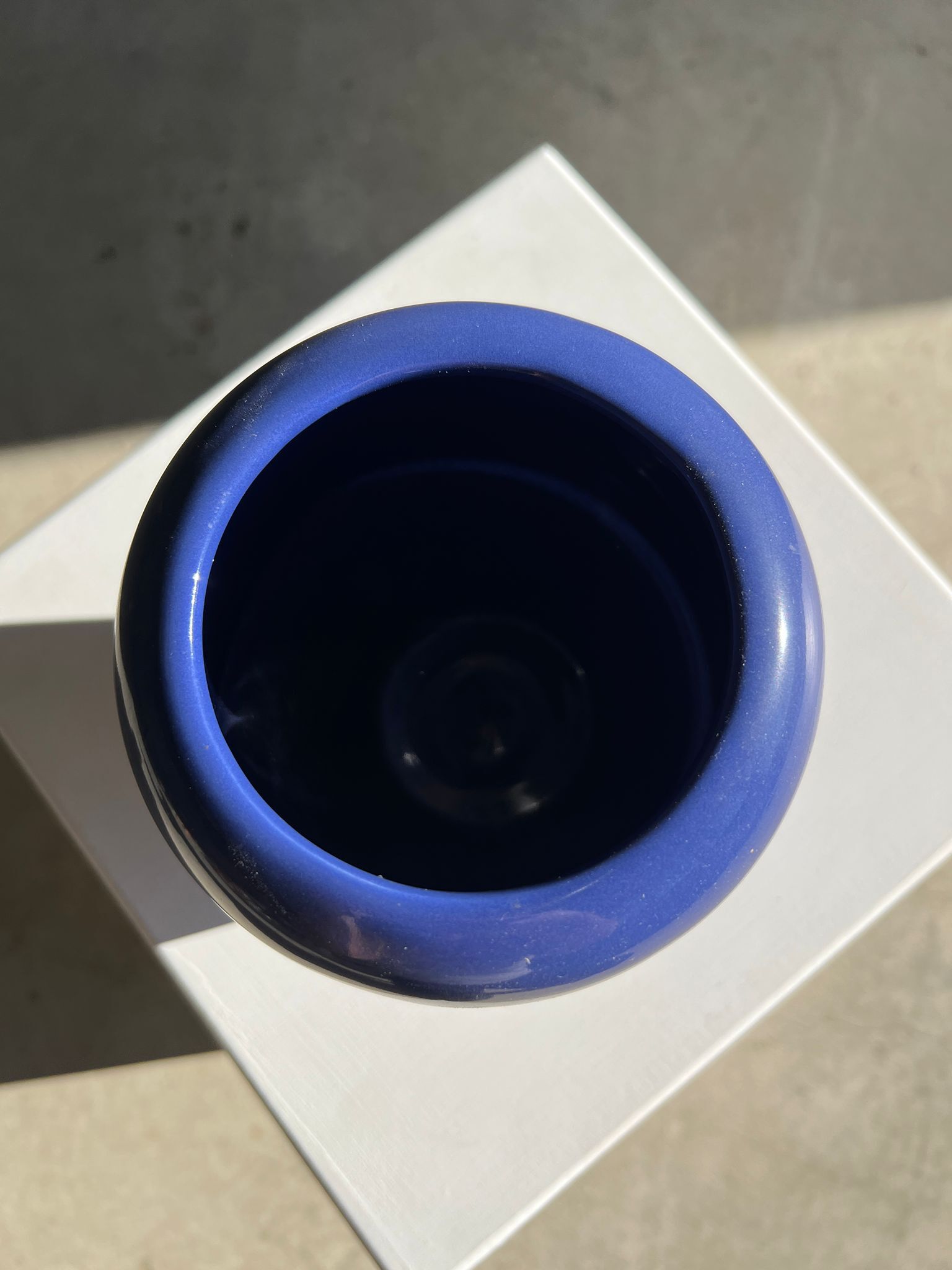 Modern vase oblong dark blue / dark purple H:19cm