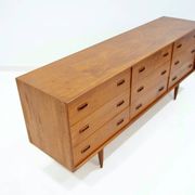 Enfilade scandinave moderne en teck avec tiroirs