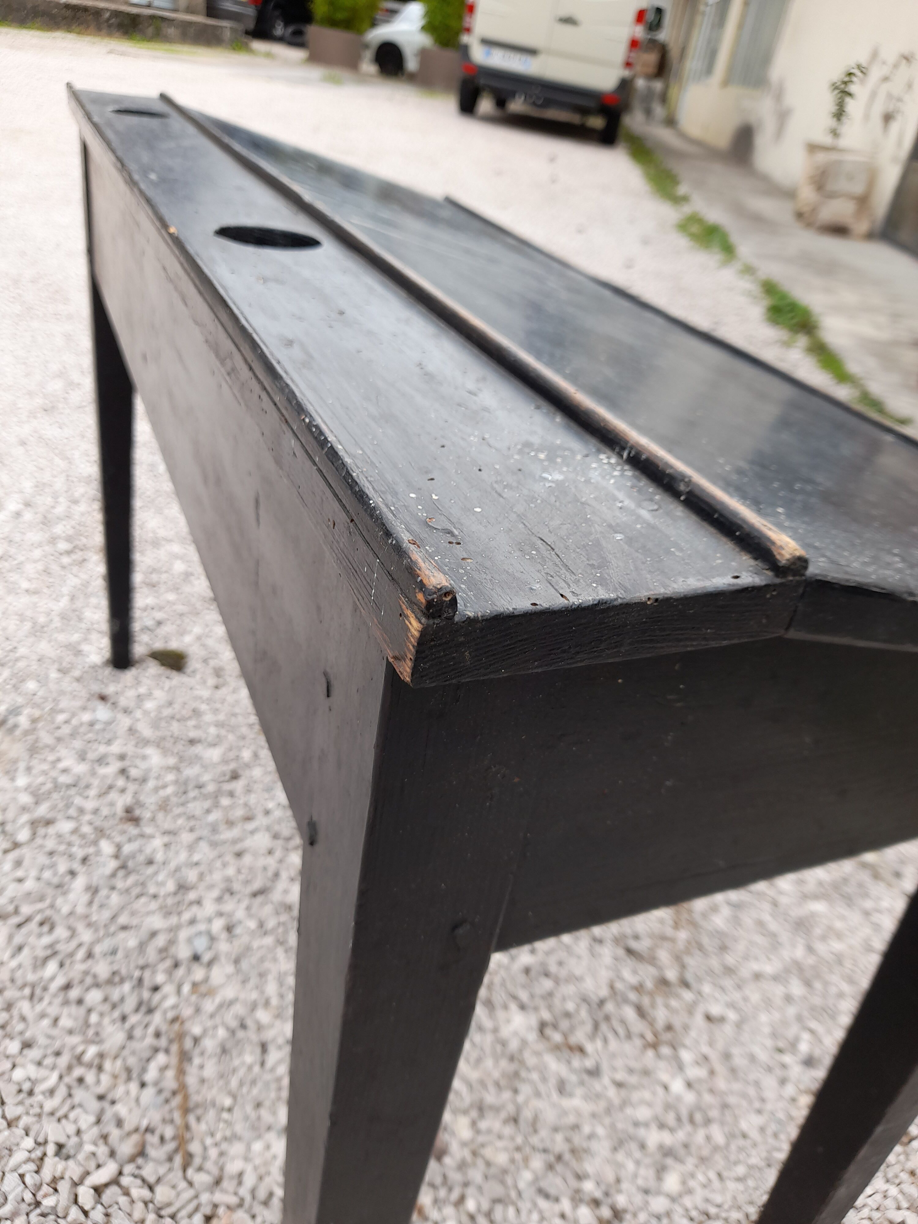 Pupitre bureau enfant d'école peint en noir 1950