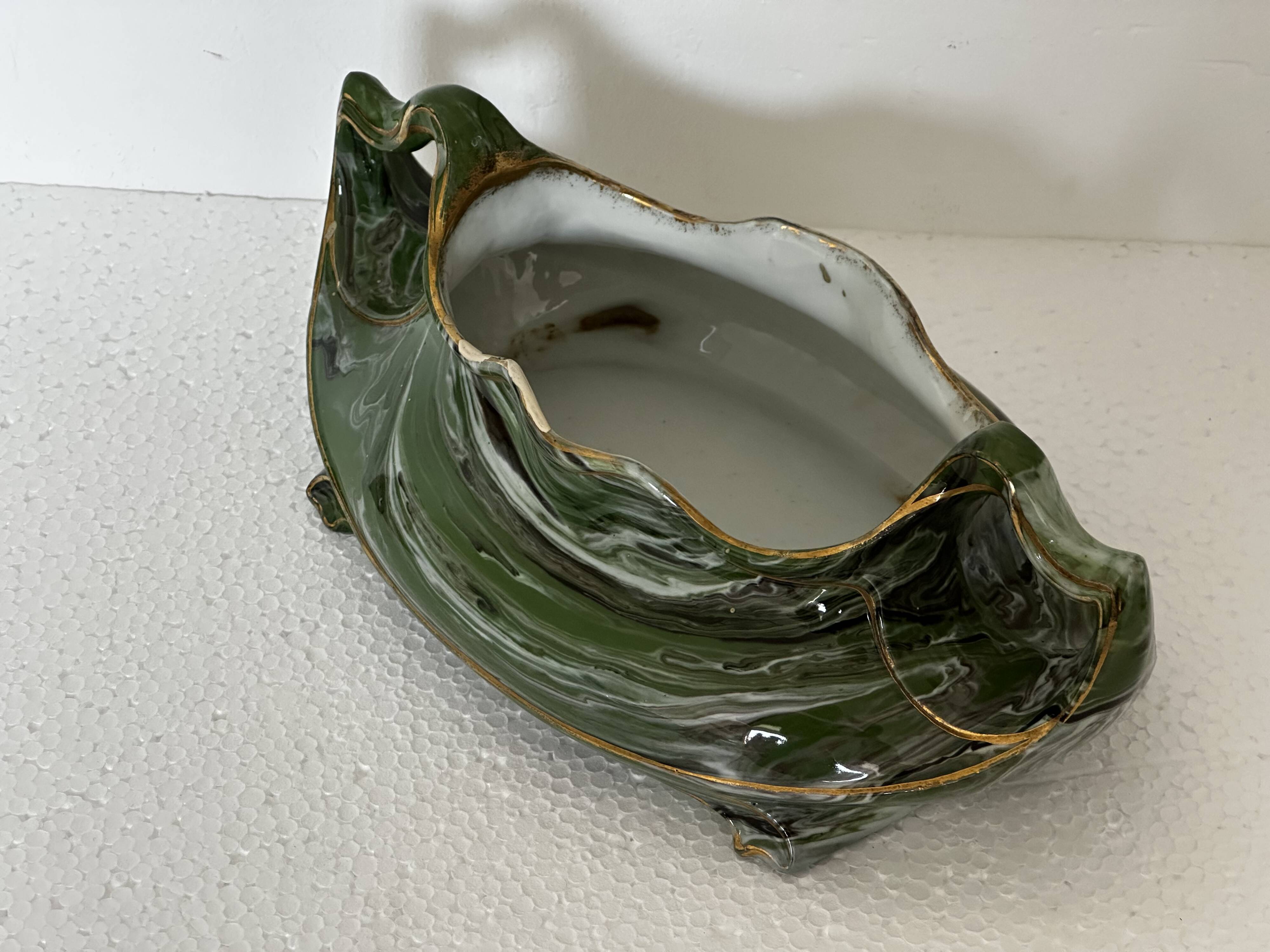 Centre de table en céramique émaillée Marmora vers 1920