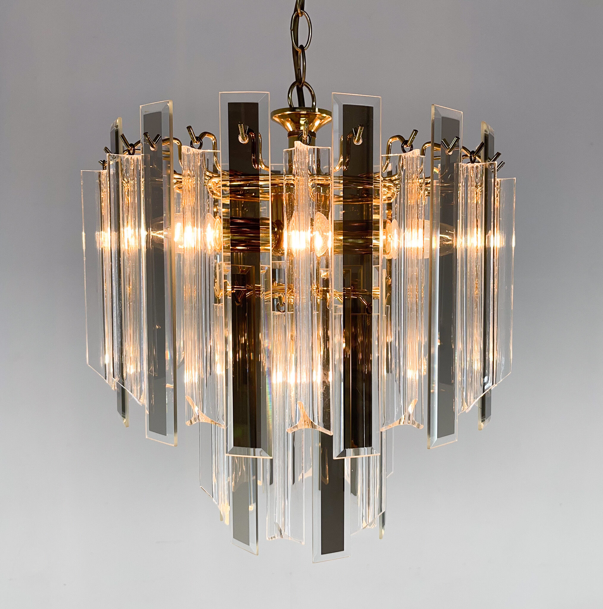 Lustre du milieu du siècle en laiton, verre et lucite, Autriche, années 1970