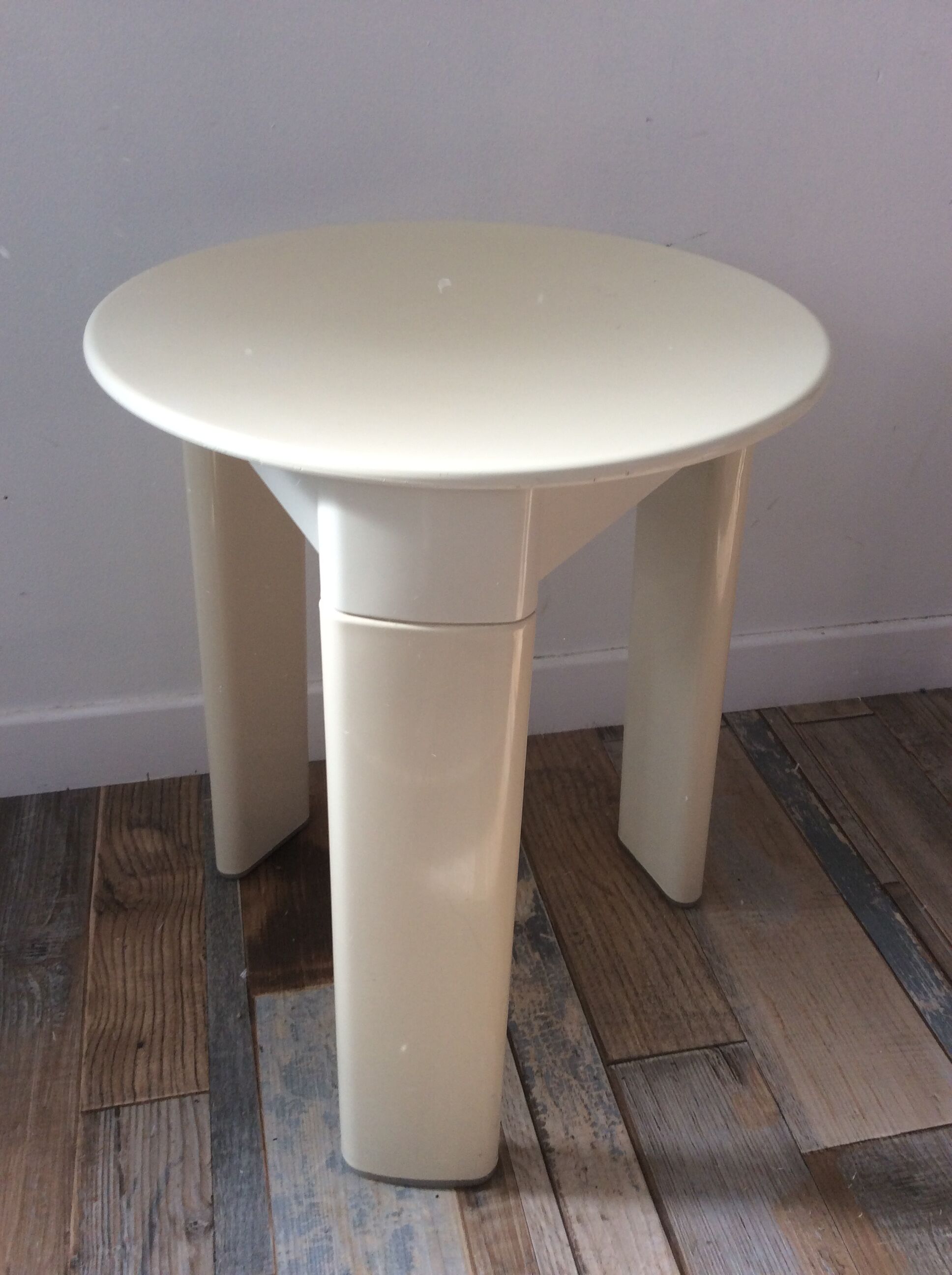 Tabouret tripod Olaf V.Bohr of the 70s Italy