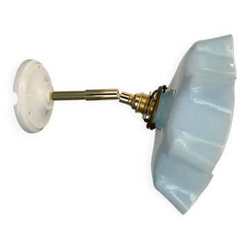 Applique abat-jour vintage en opaline bleu ciel