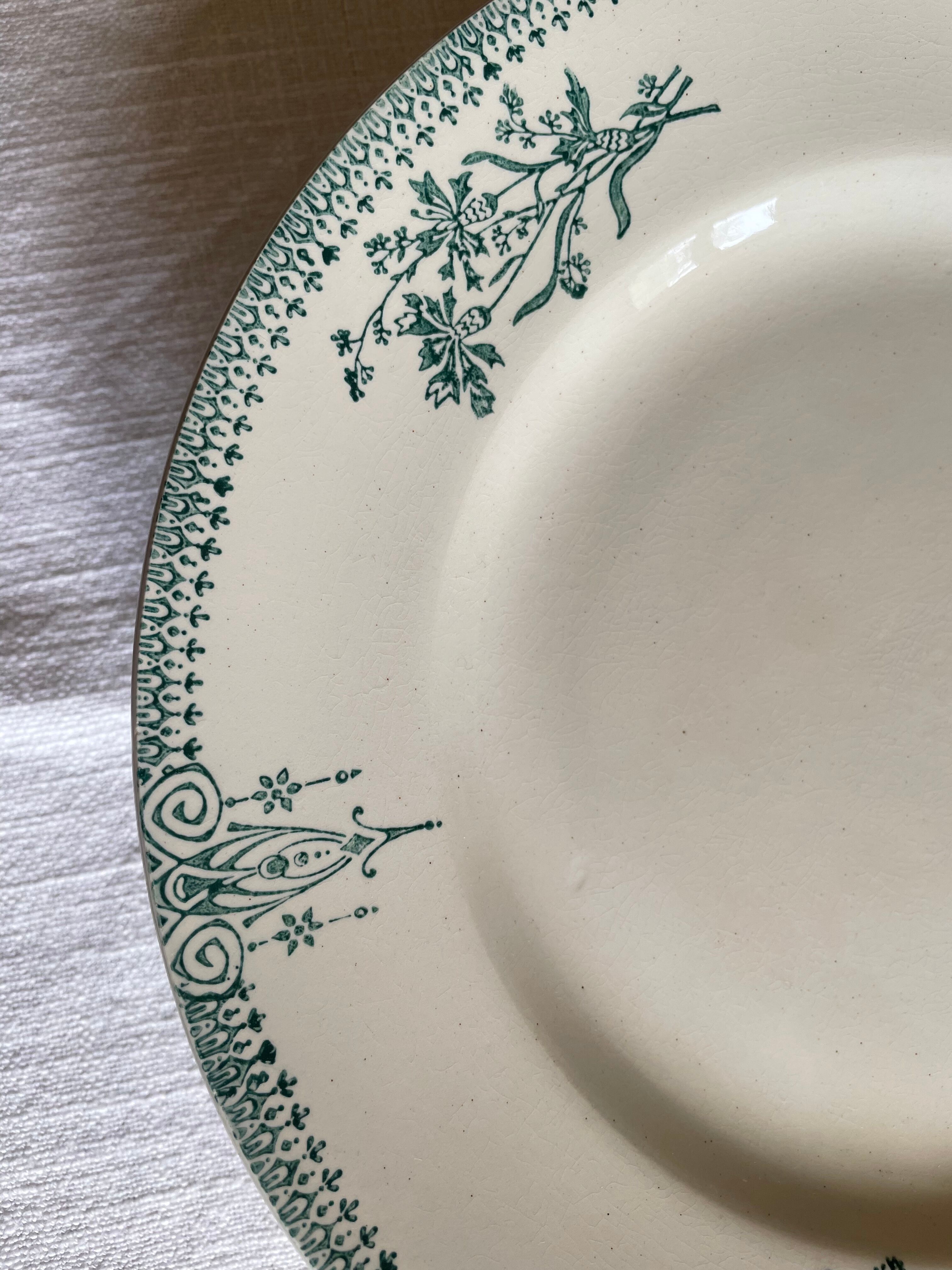 Plate on pedestal Saint-Amand