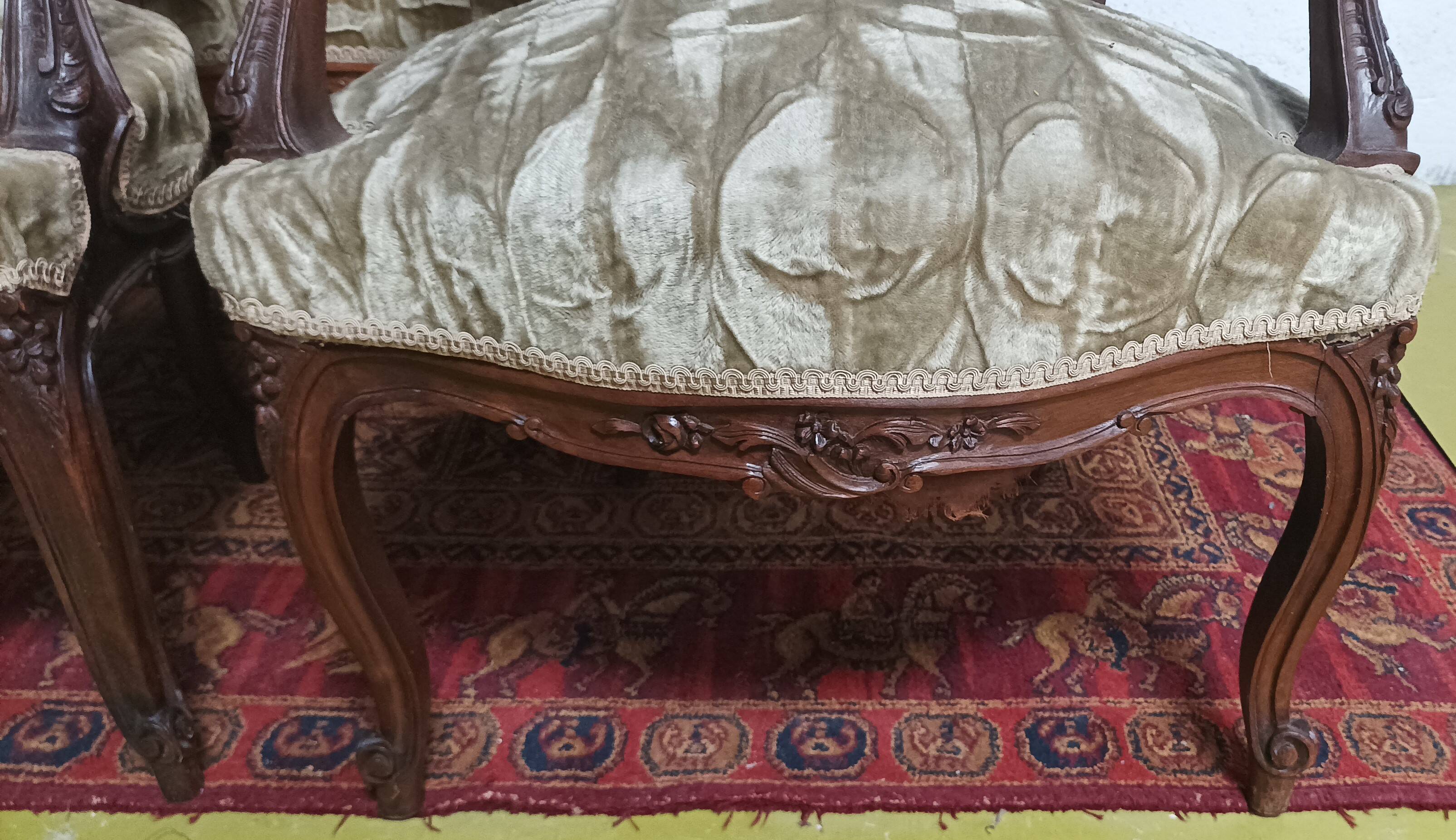 Living room set of Rocaille bench and armchairs in walnut