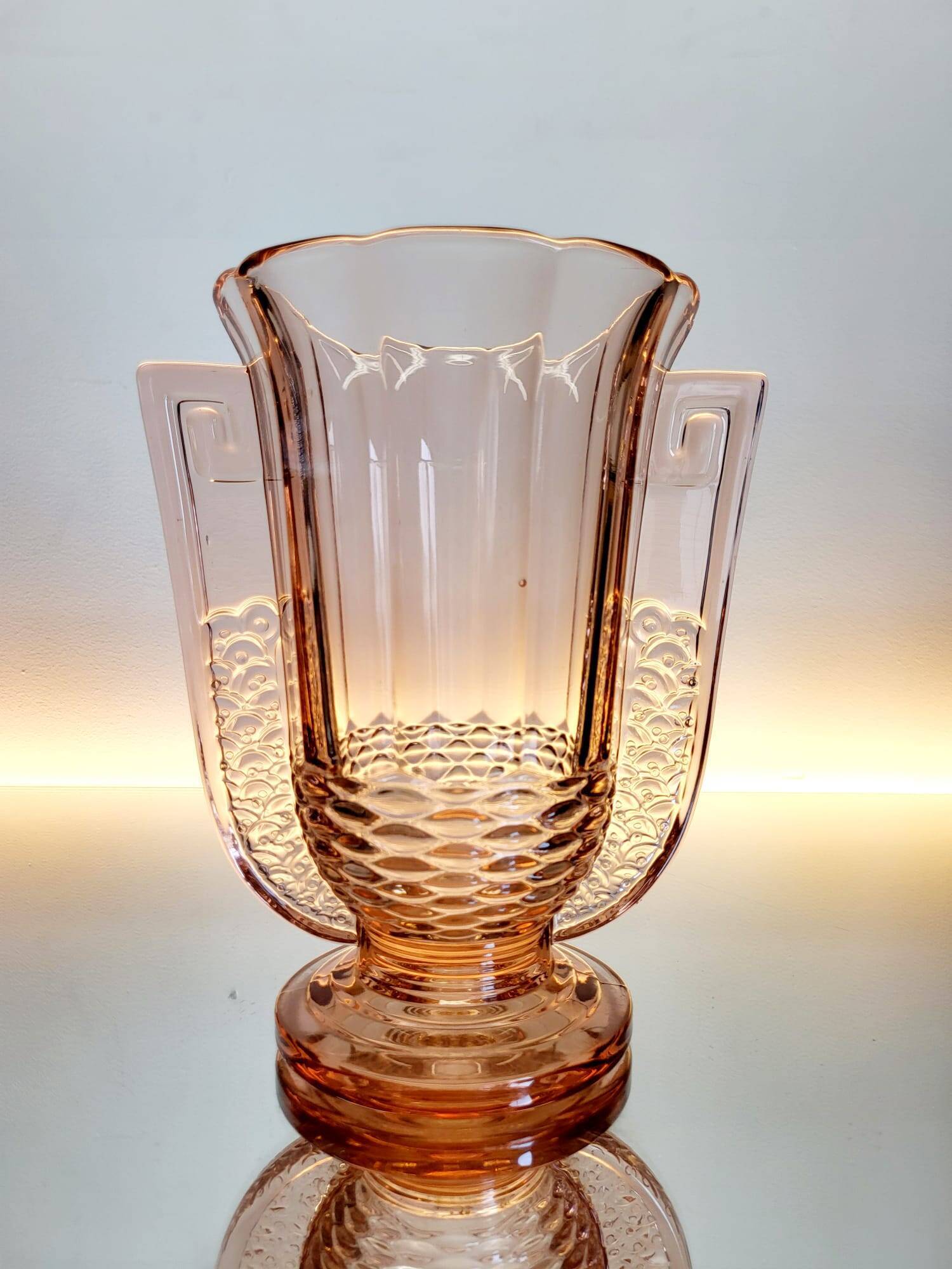 Vase Art déco en cristal Val Saint Lambert rose, série Luxval modèle Romeo, Belgique