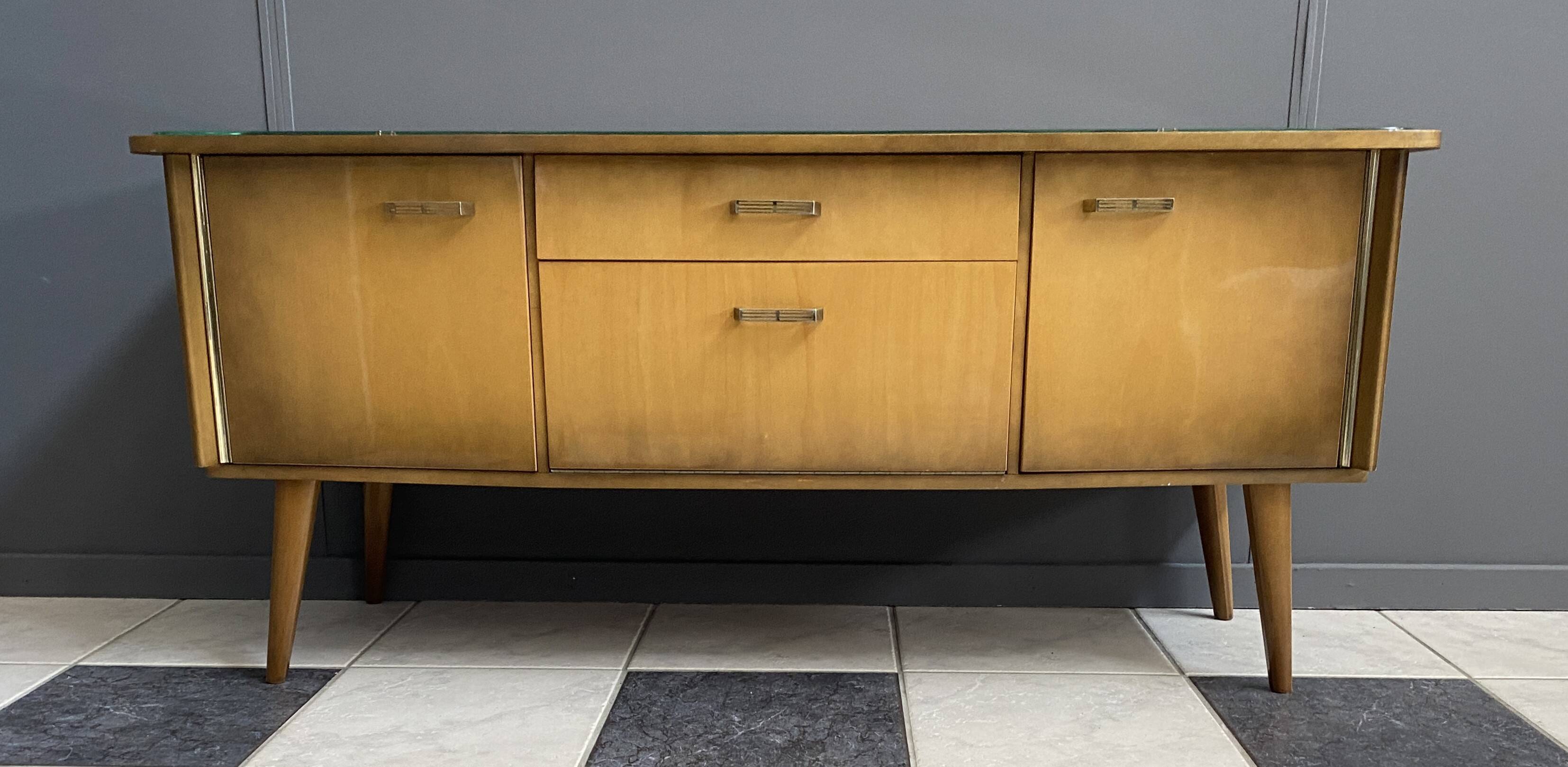 Buffet bas en bois clair des années 1960