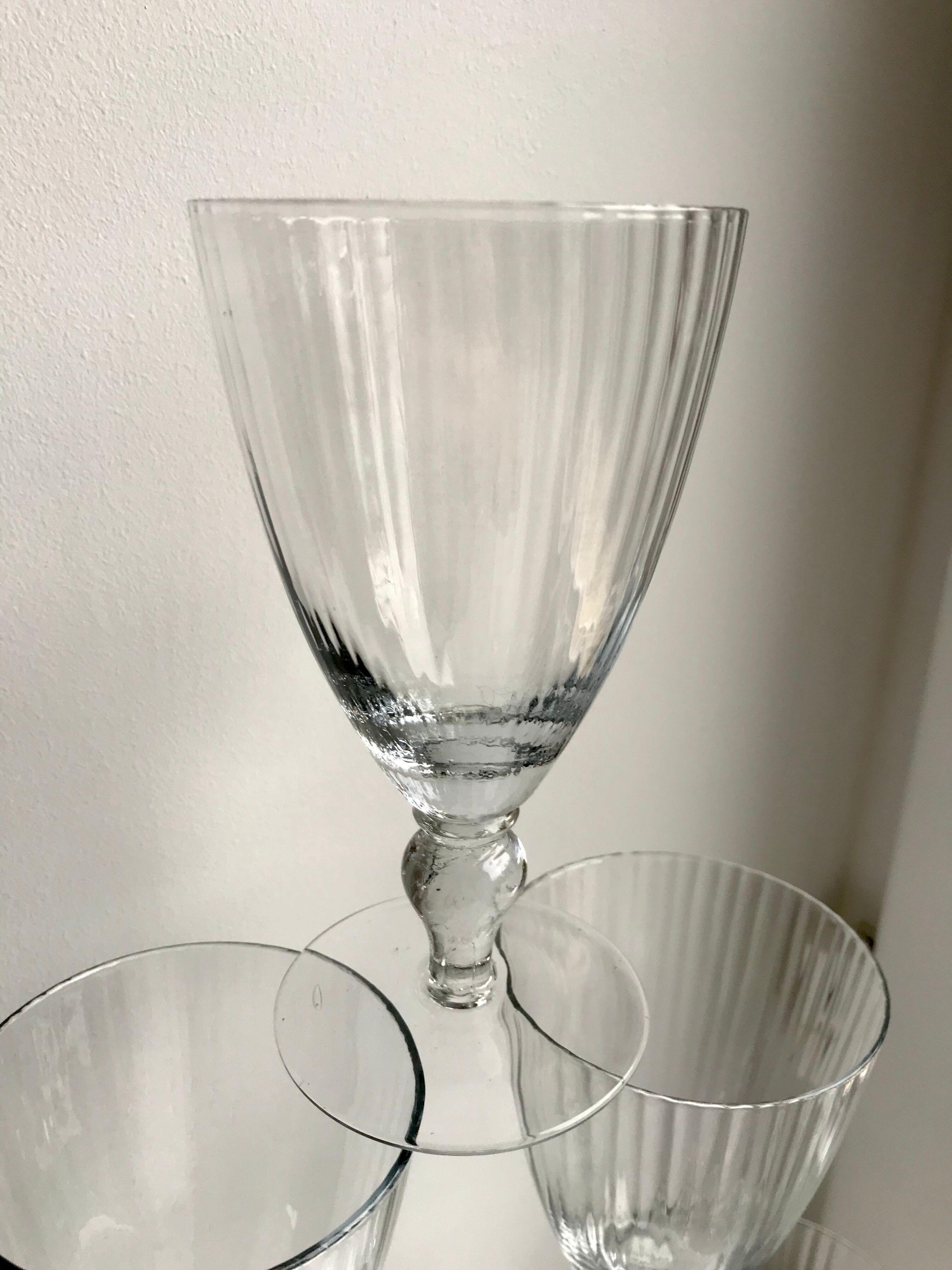 Set of 6 molded glass wine glasses 30-40s